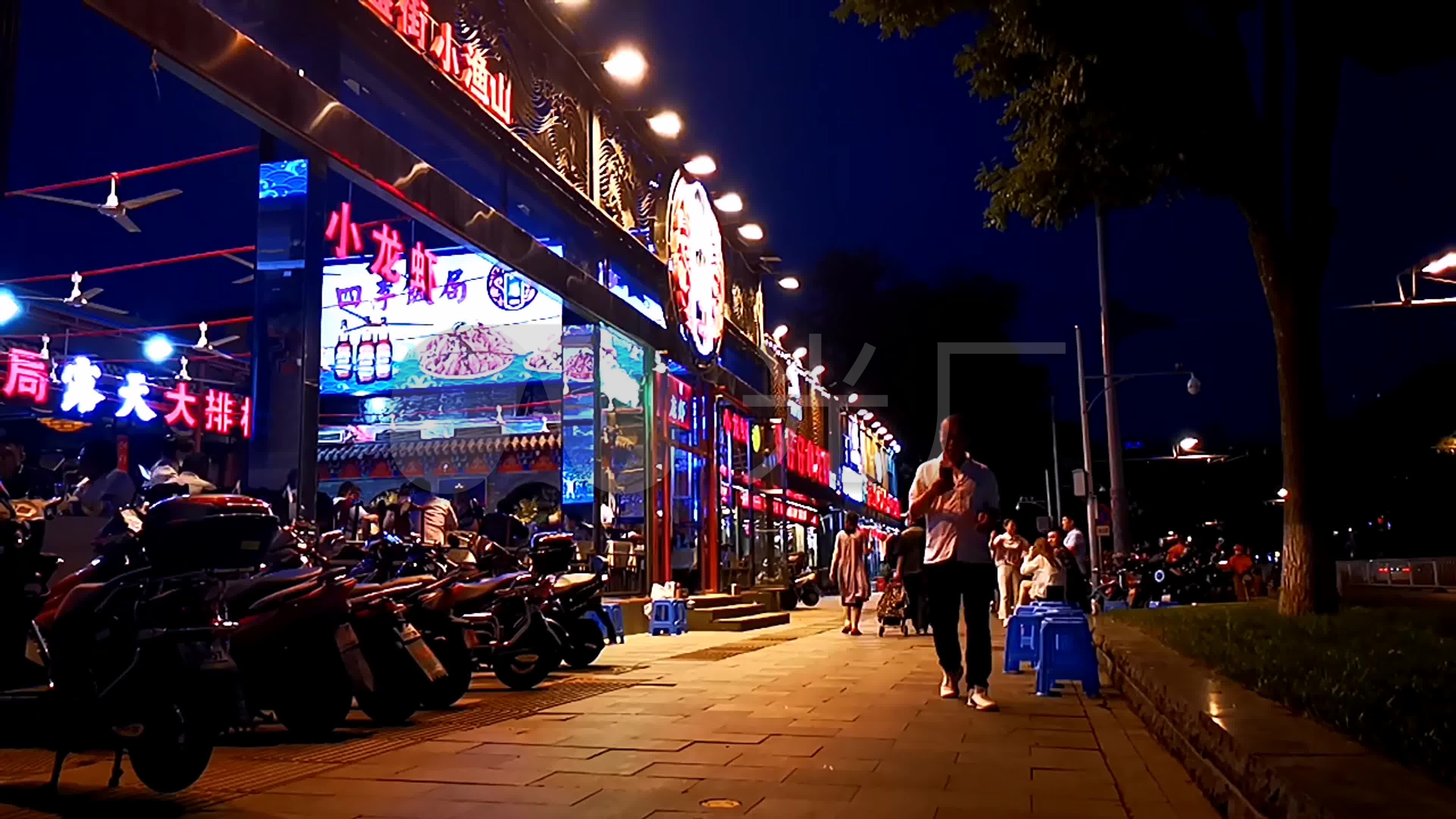 北京簋街小吃夜市延时拍摄城市夜生活人流