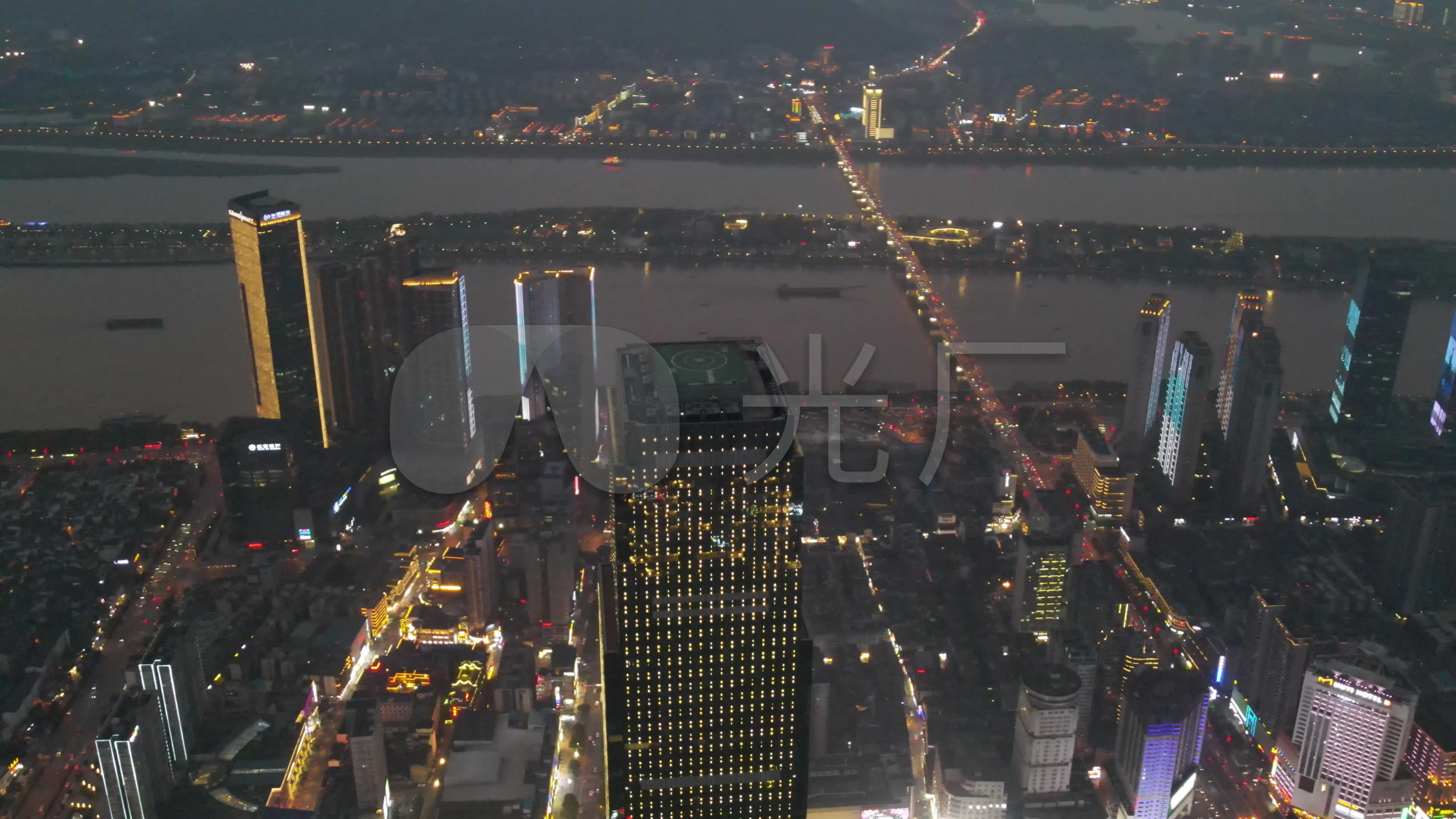 长沙国金中心夜景环绕拍摄_3840x2160_高清视频素材下载(编号:6005375