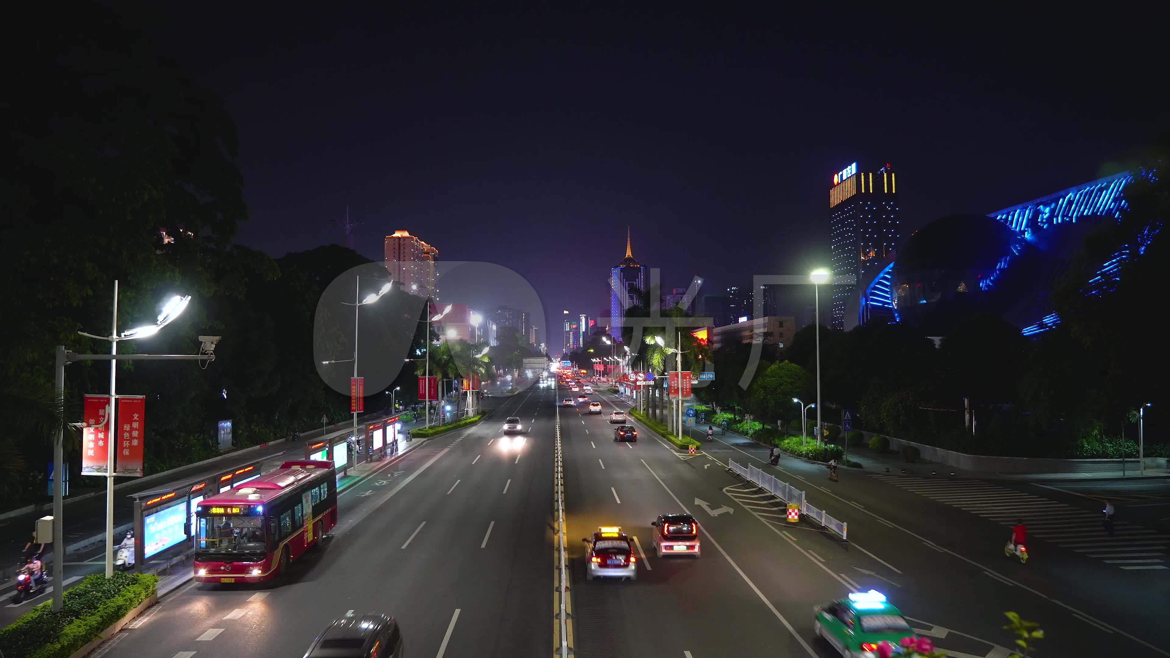 南宁夜景车流南宁民族大道夜景广西南宁夜景