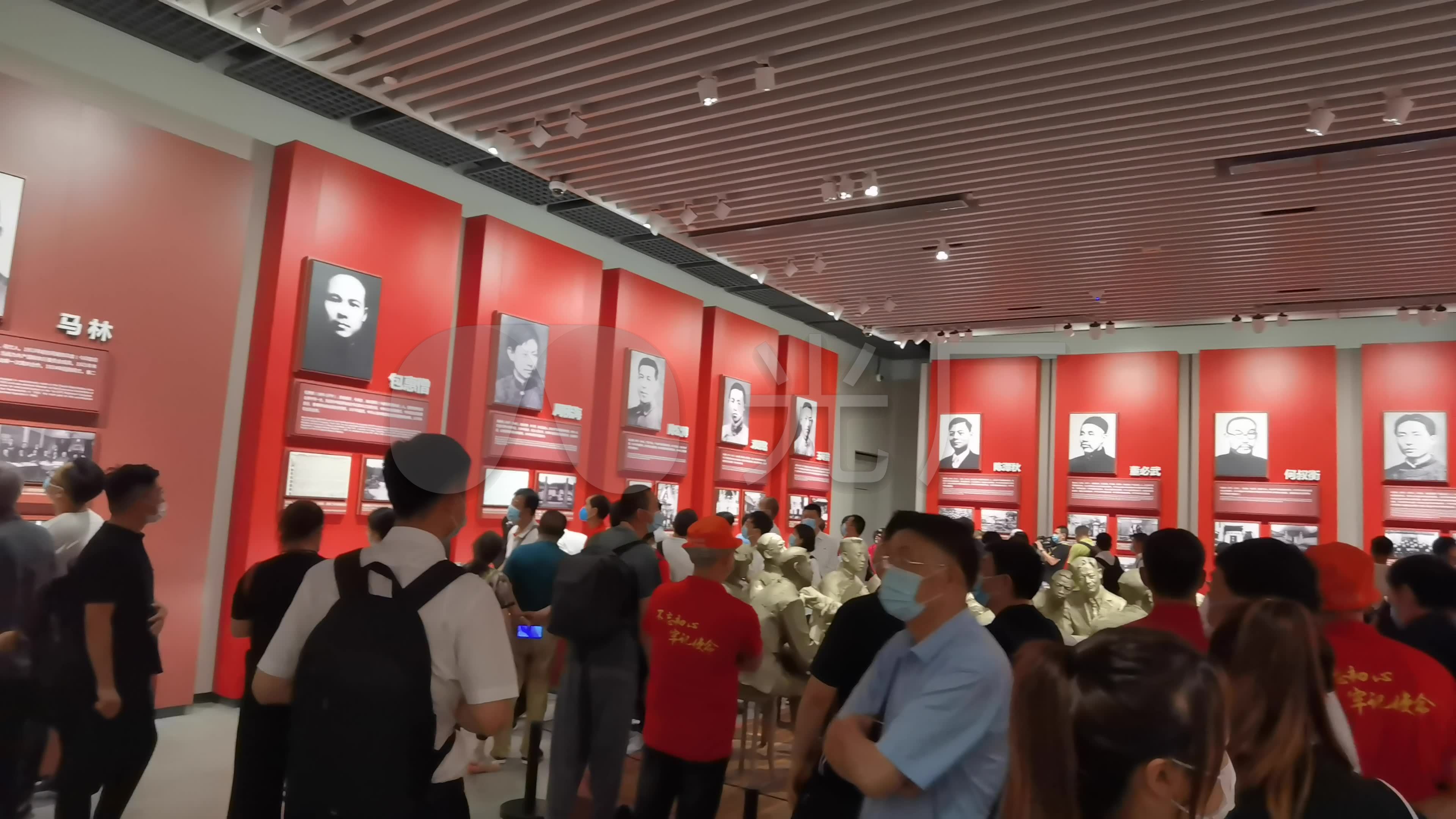 一大会址参观展览红色旅游上海纪念馆人群