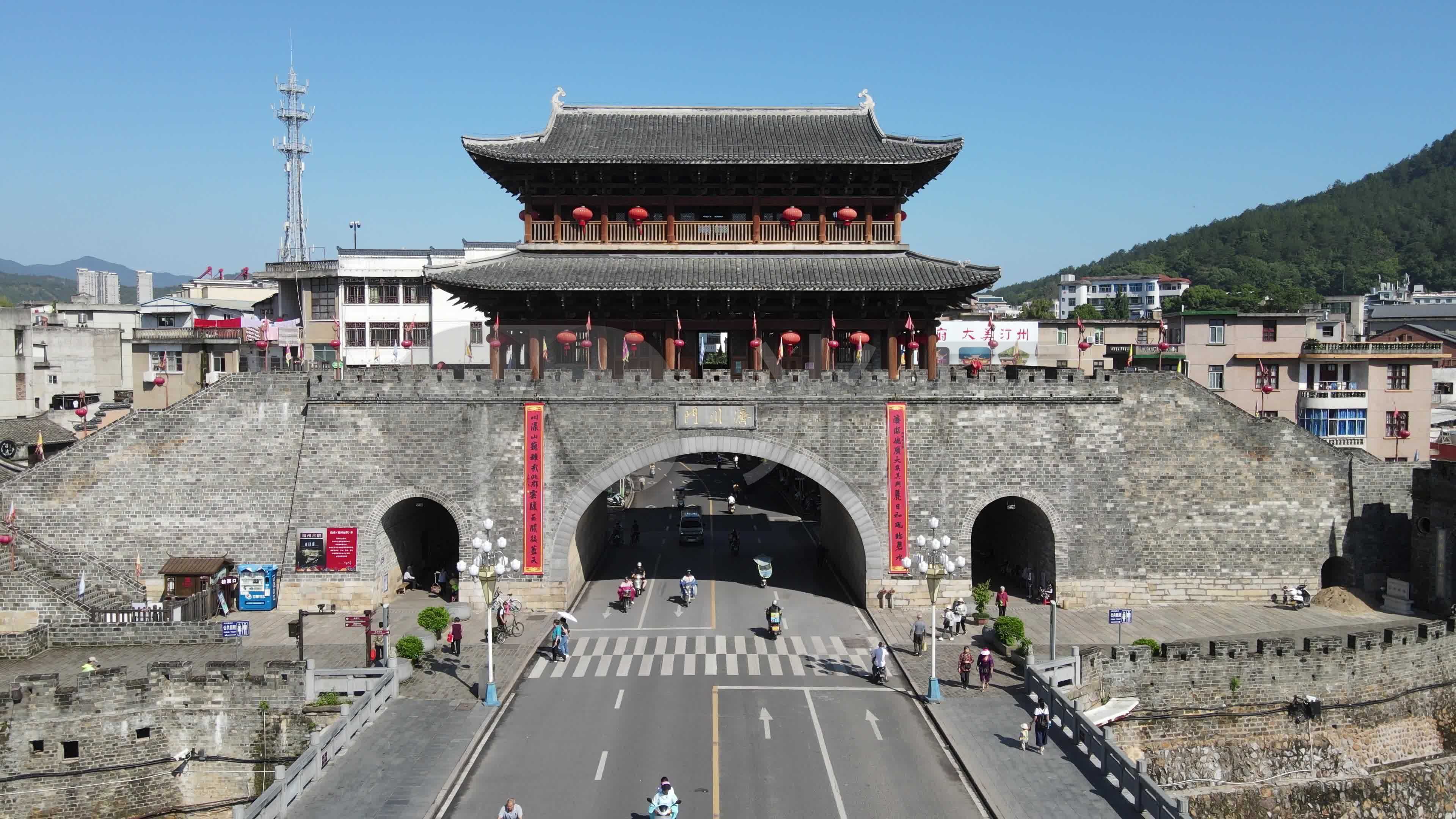 航拍福建汀州古城墙济川门