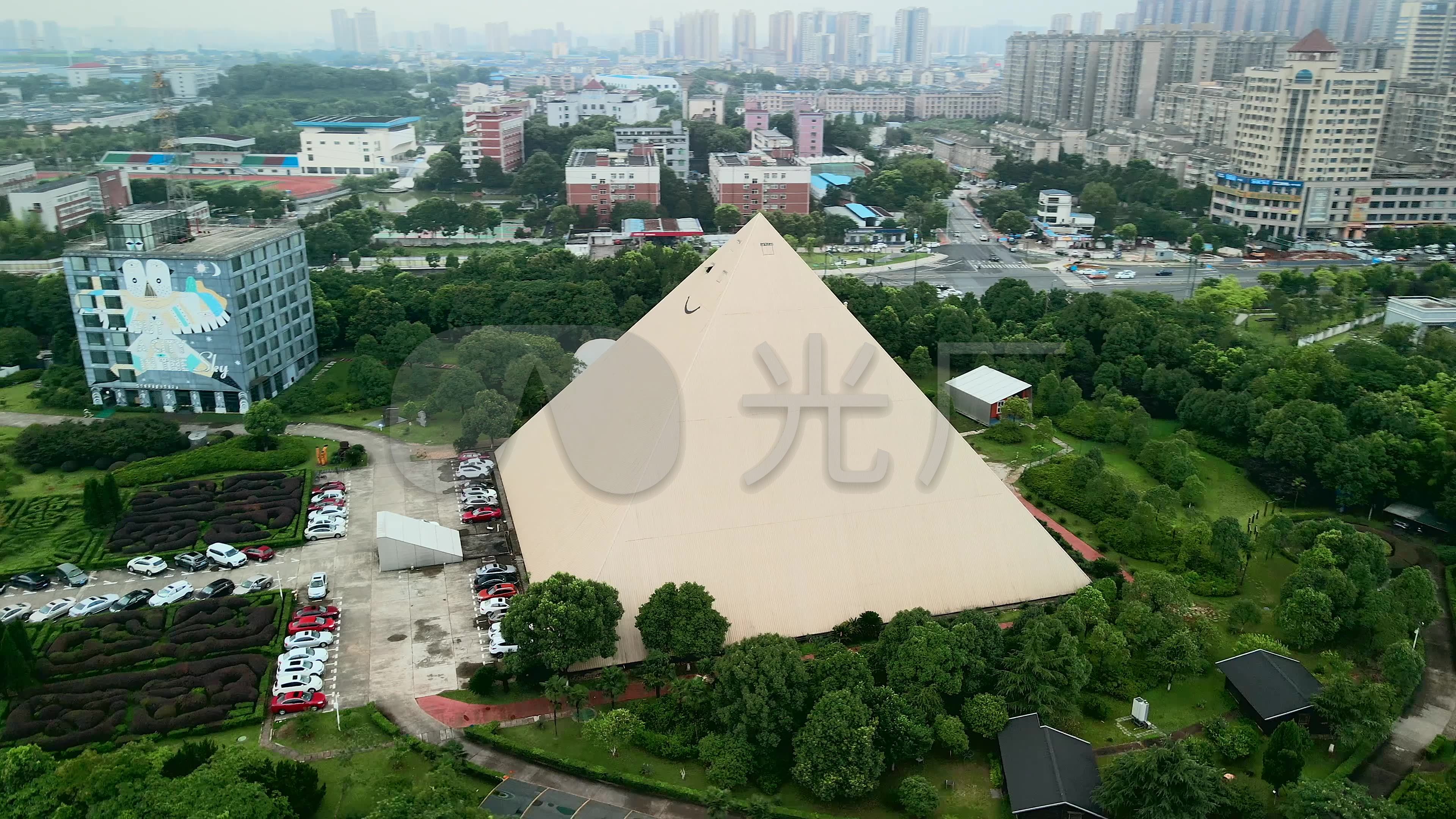 4k长沙远大城p8星球金字塔航拍空镜_3840x2160_高清视频素材下载(编号
