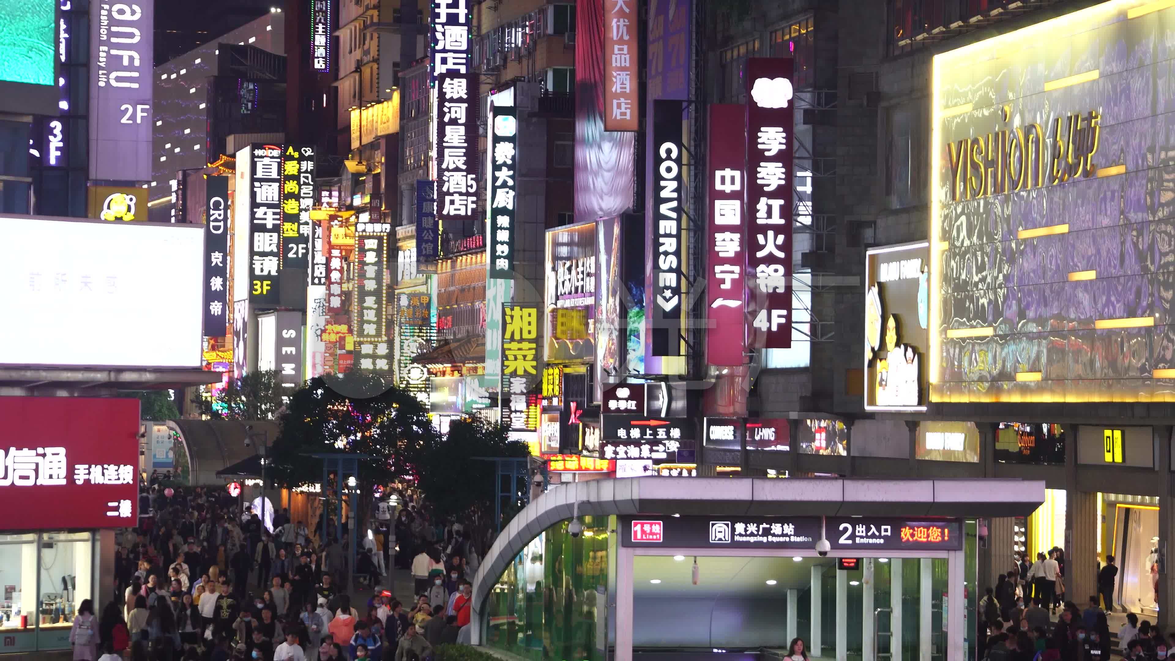 长沙国金中心黄兴街人潮