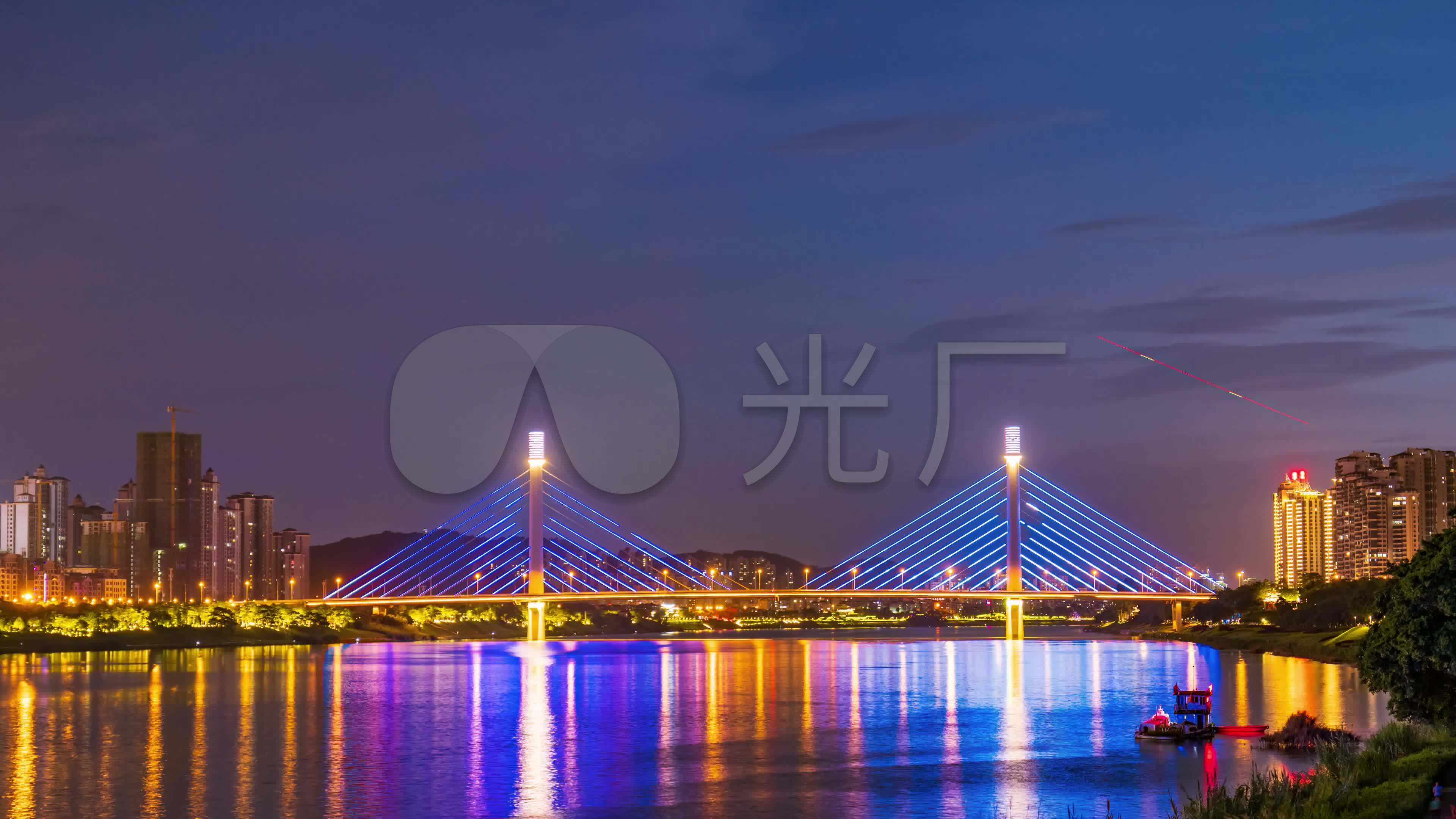 广西南宁五象新区五象大桥夜景
