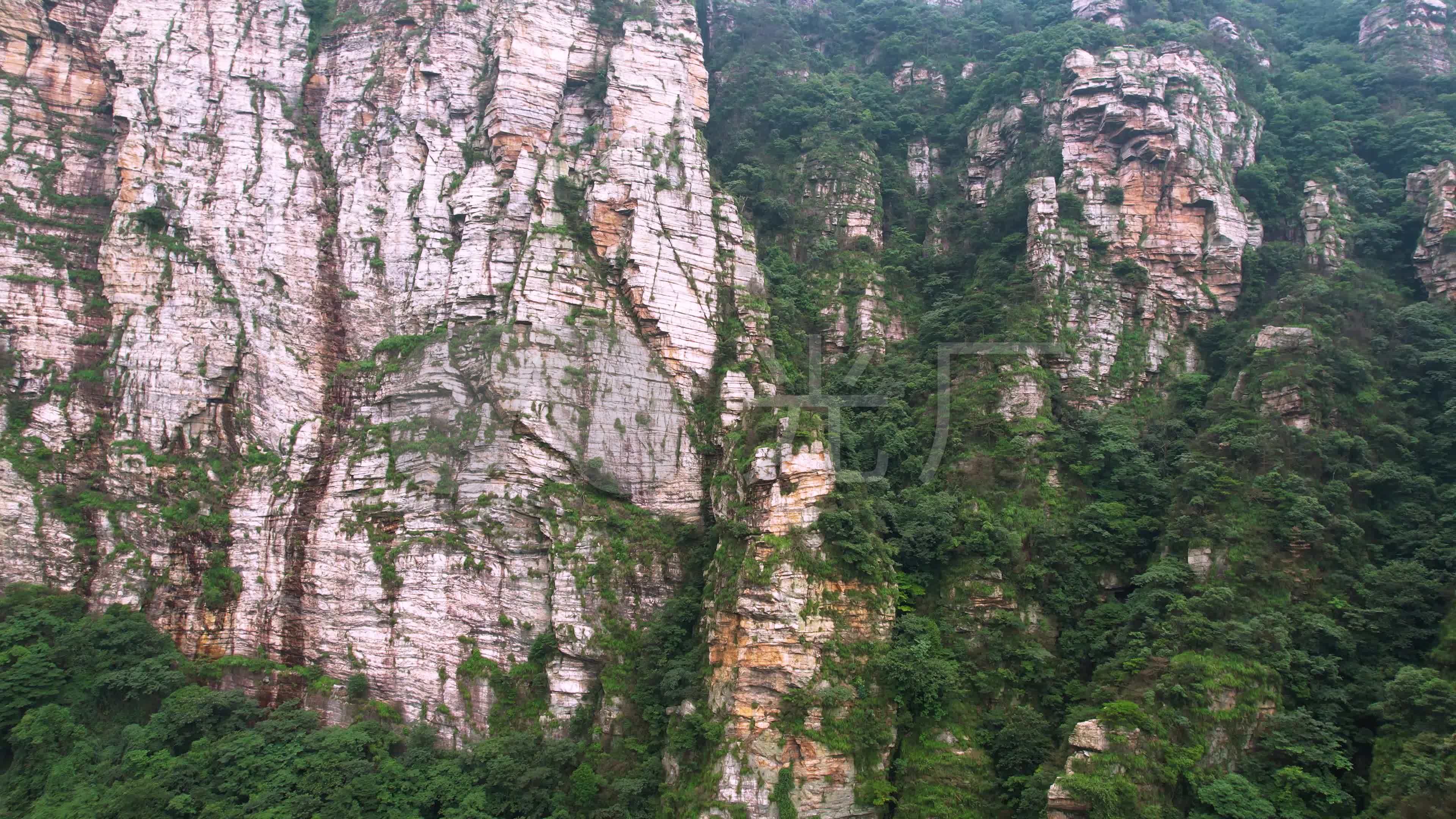 4k航拍峭壁风景