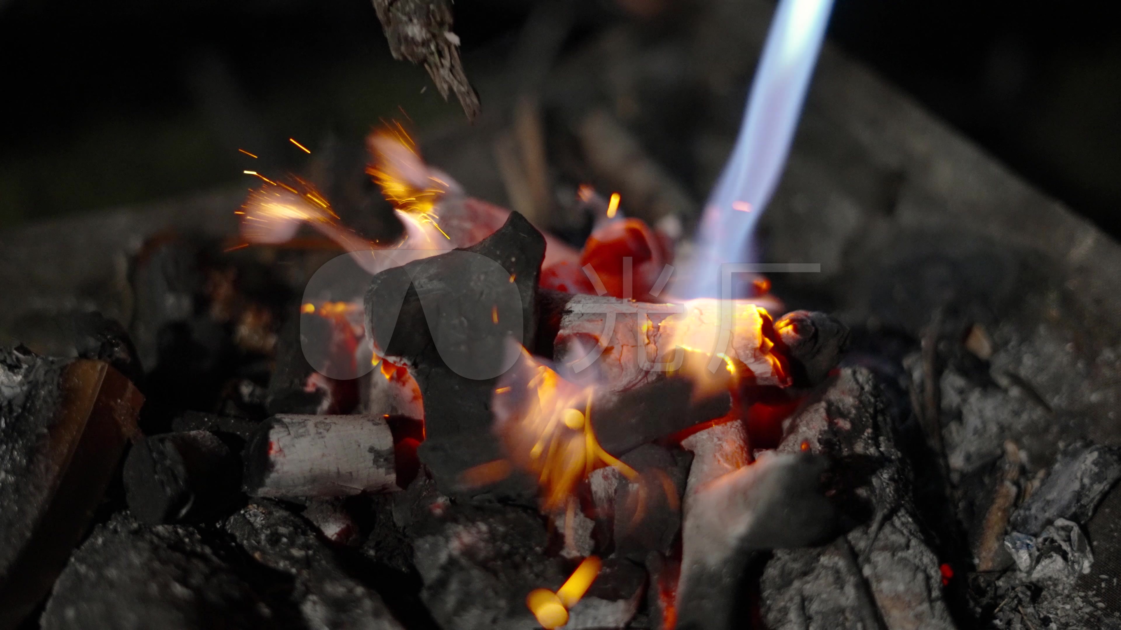 【4k】炭火燃烧-升格_3840x2160_高清视频素材下载(:)