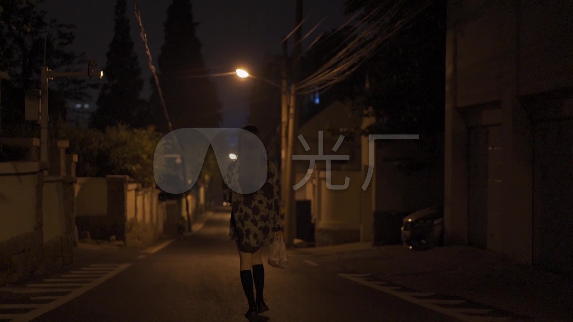 夜晚一个人走路奔跑_1920x1080_高清视频素材下载(:)