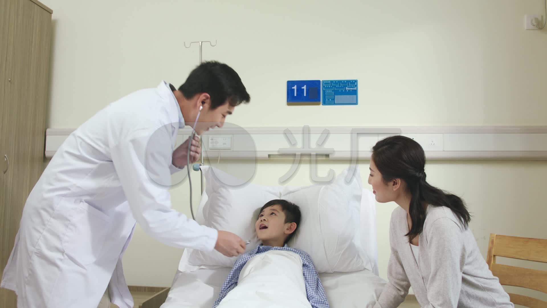 儿科医生检查儿童病人_1920x1080_高清视频素材下载(编号:6174583)