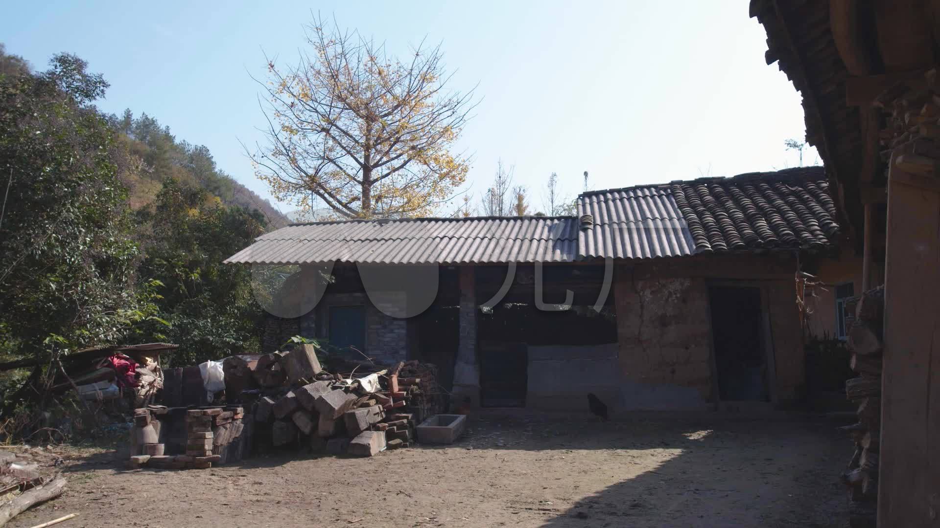 农村贫穷破瓦房干活土房子山村