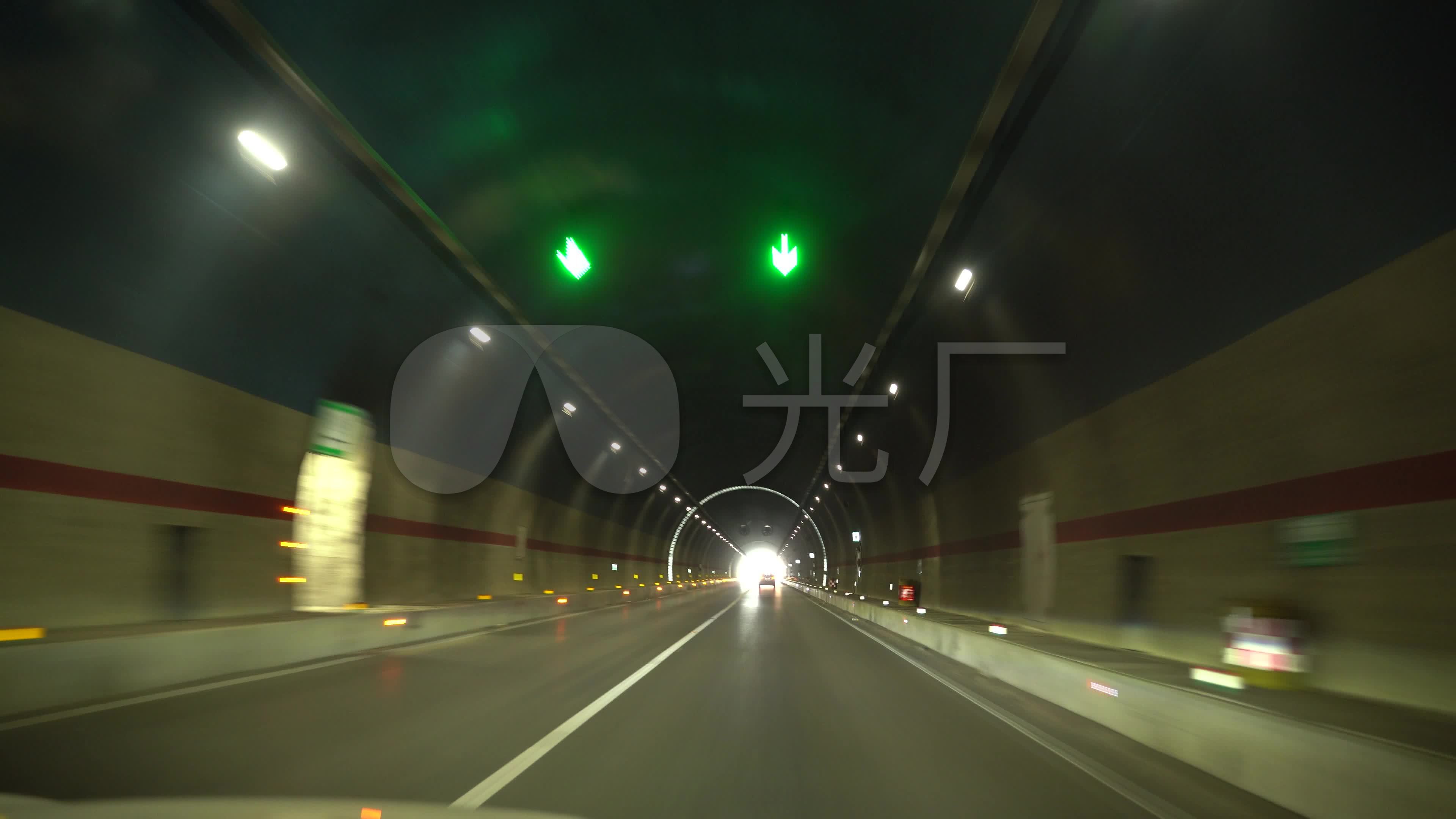 4k高速进隧道后视镜出隧道