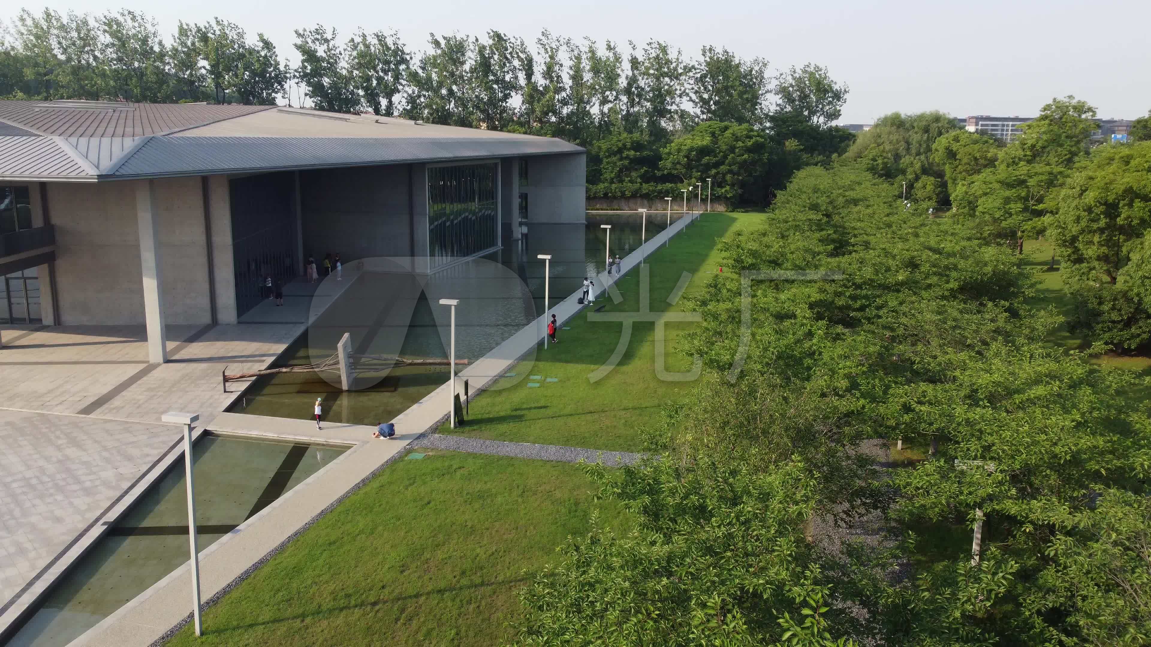 杭州良渚文化村晓书馆大屋顶建筑