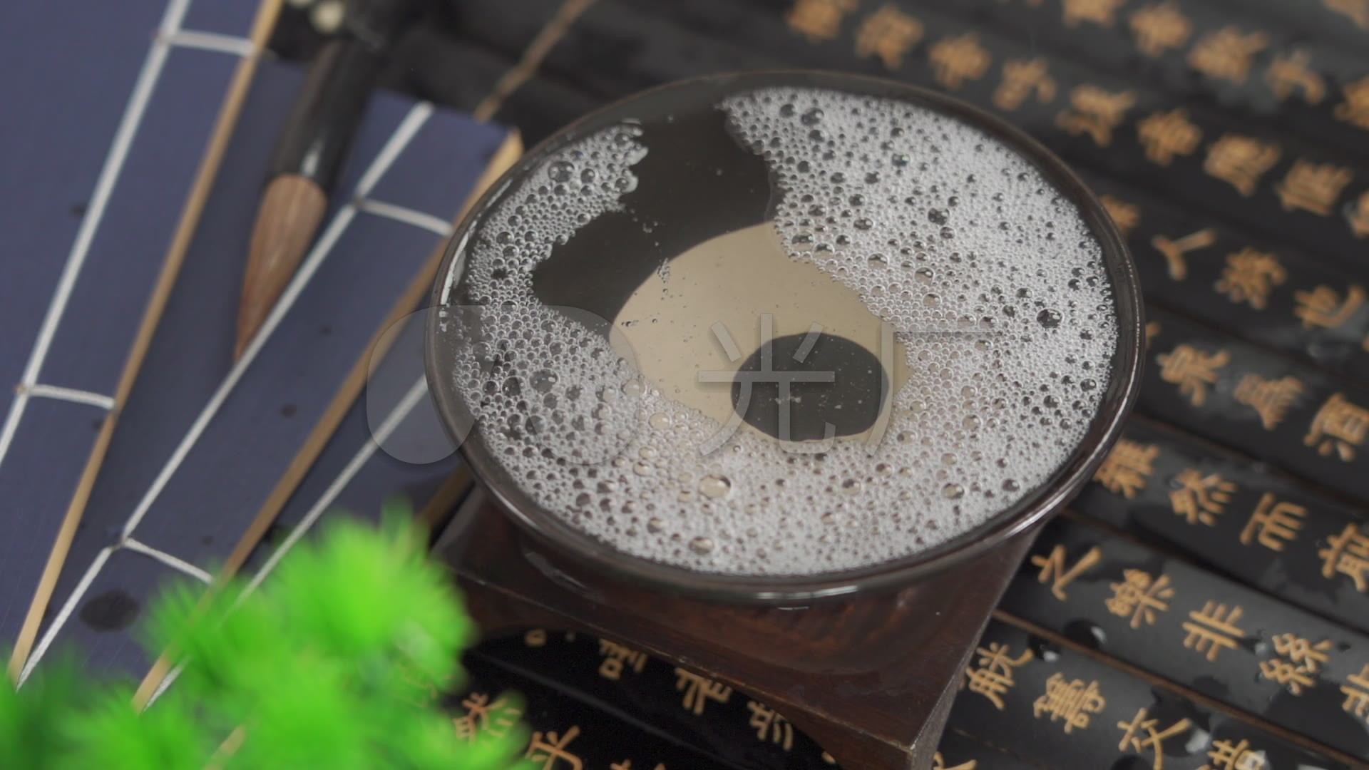 古风白酒倒酒酒花升格_1920x1080_高清视频素材下载