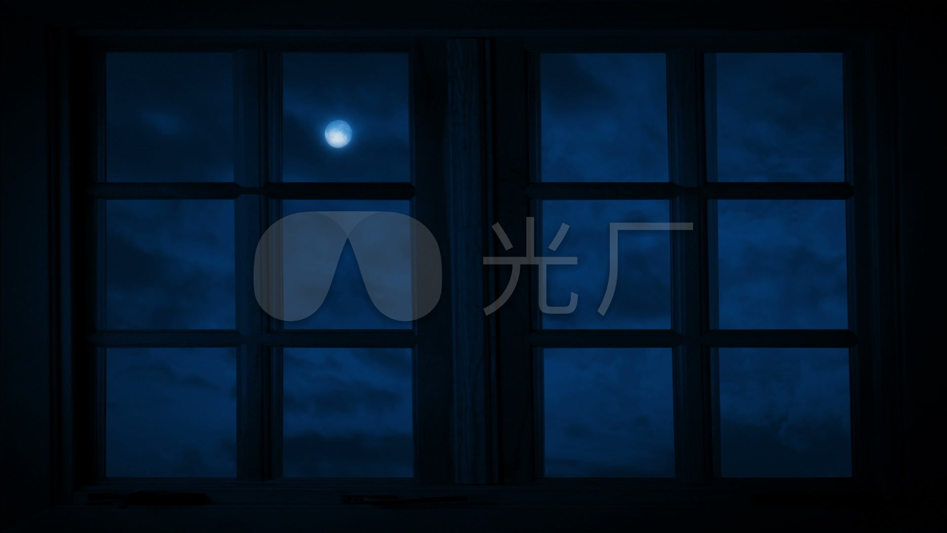 透过窗户看到的夜空和月亮