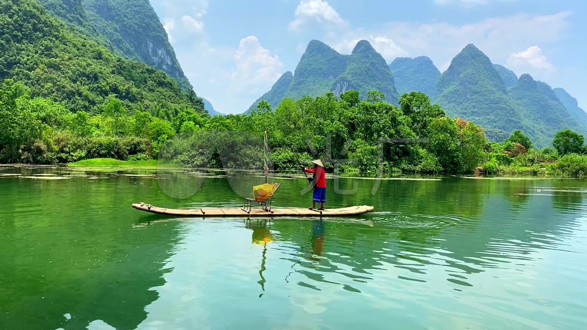 桂林山水甲天下遇龙河竹筏漂流景区山清水秀