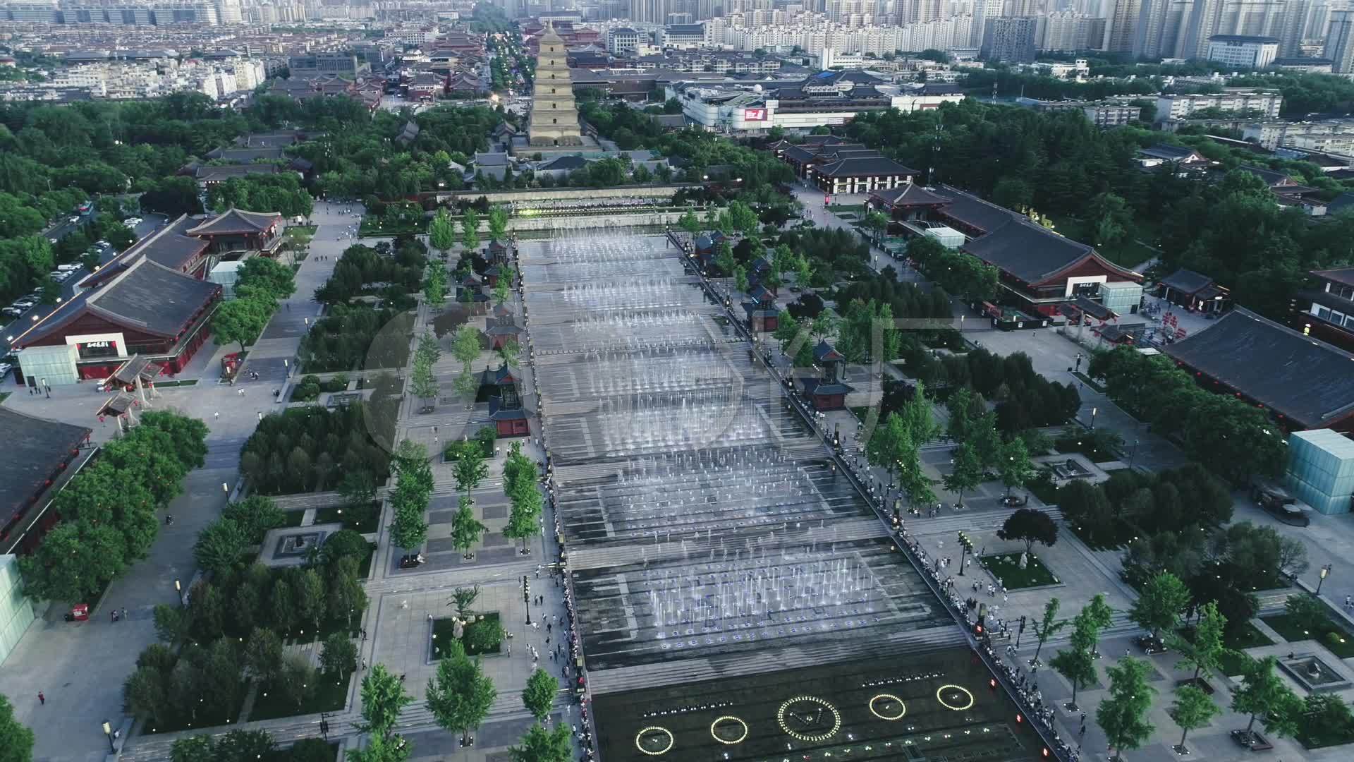 航拍西安大雁塔北广场喷泉