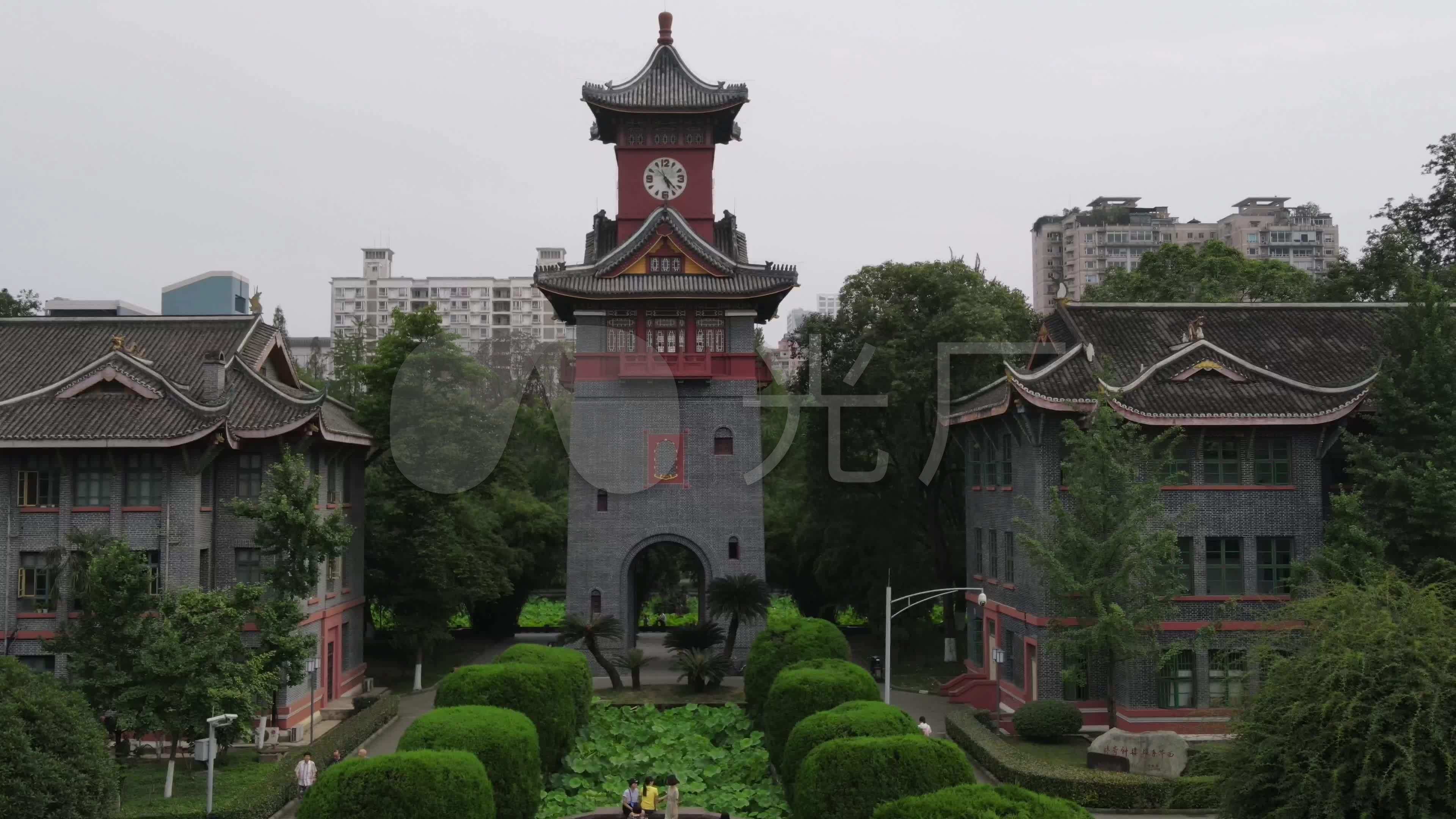 无人机航拍四川大学华西校区钟楼华西坝_3840x2160