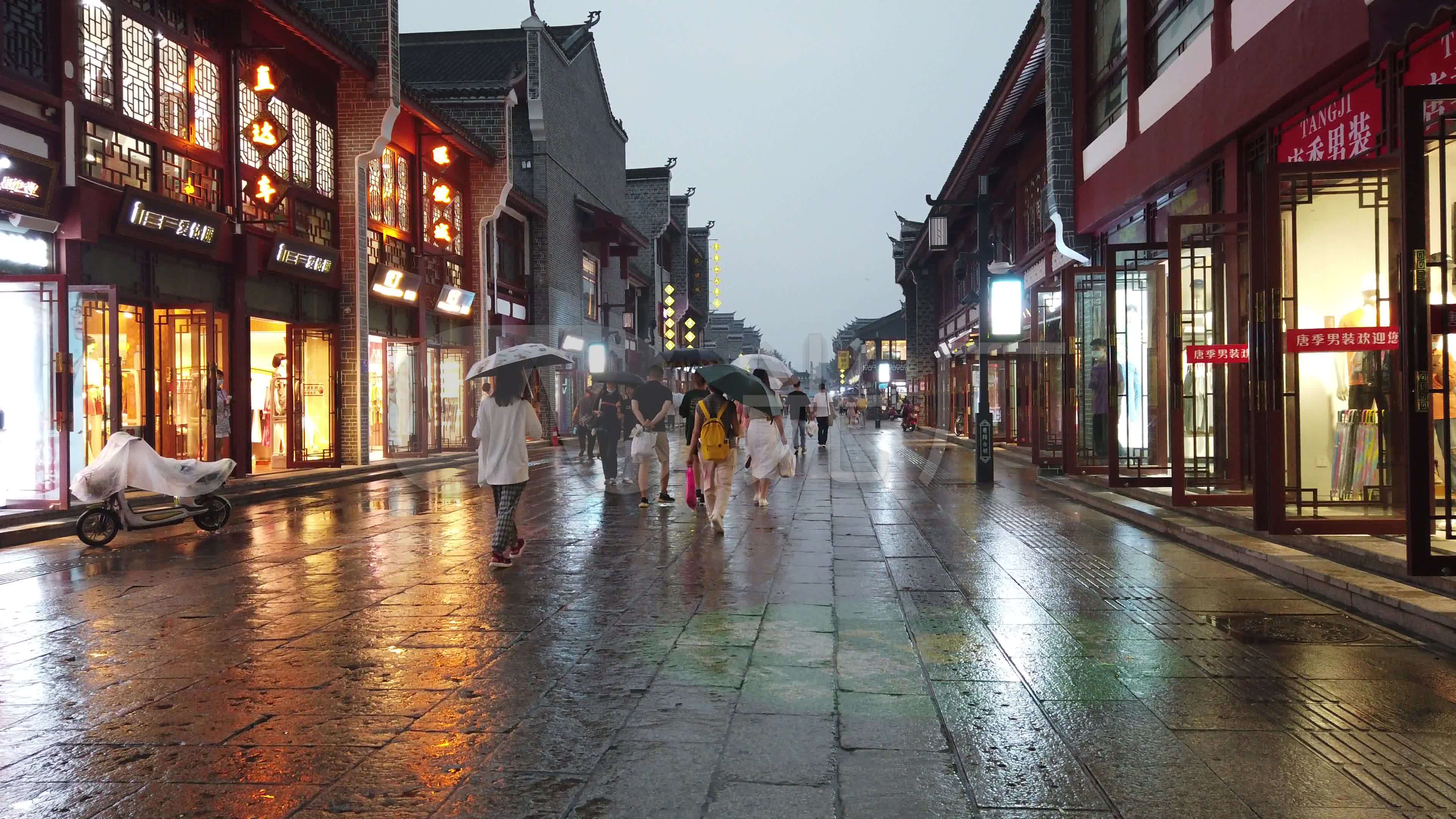 襄阳古城仿古街步行街北街夜景风光