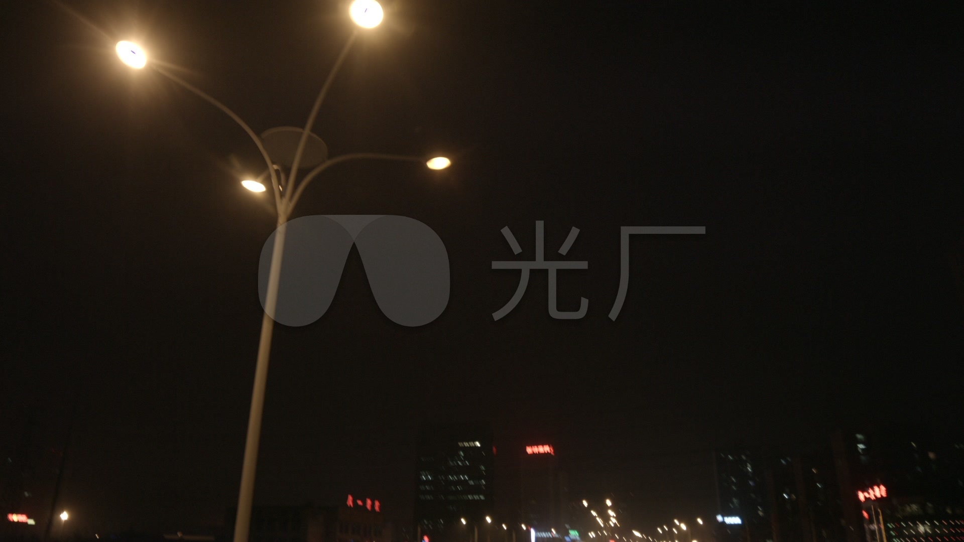 路灯马路夜景