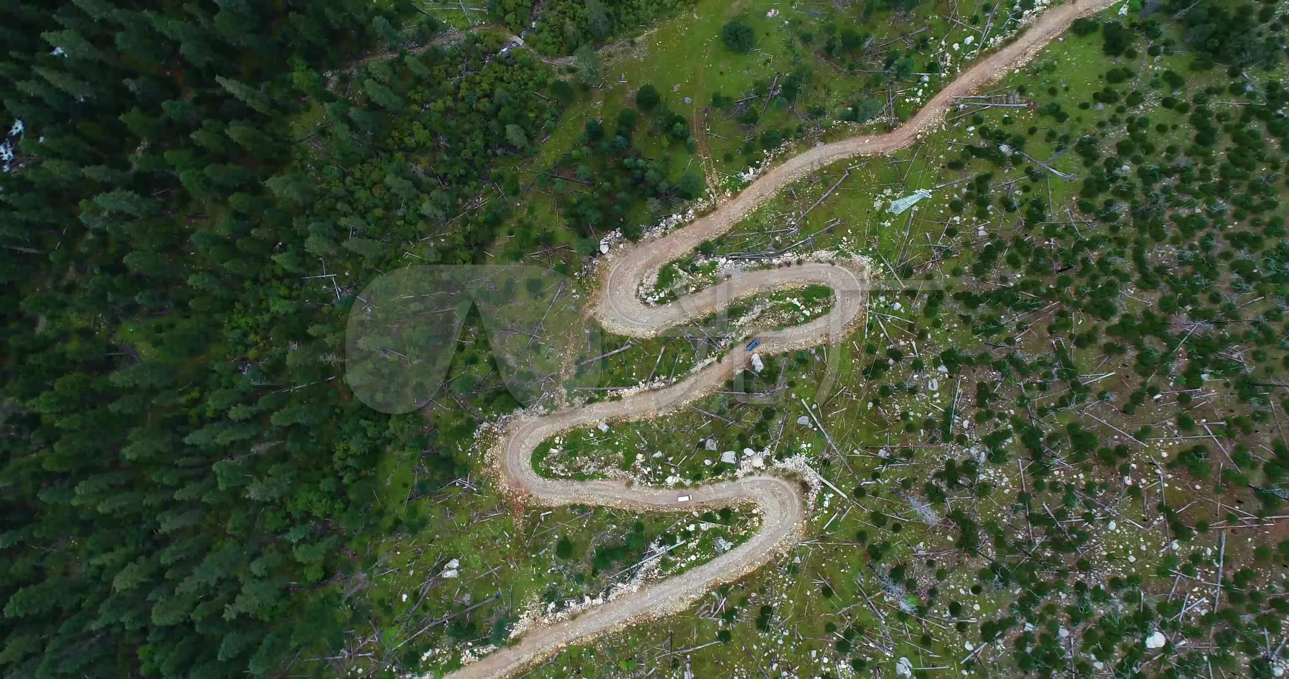 弯弯曲曲的山路