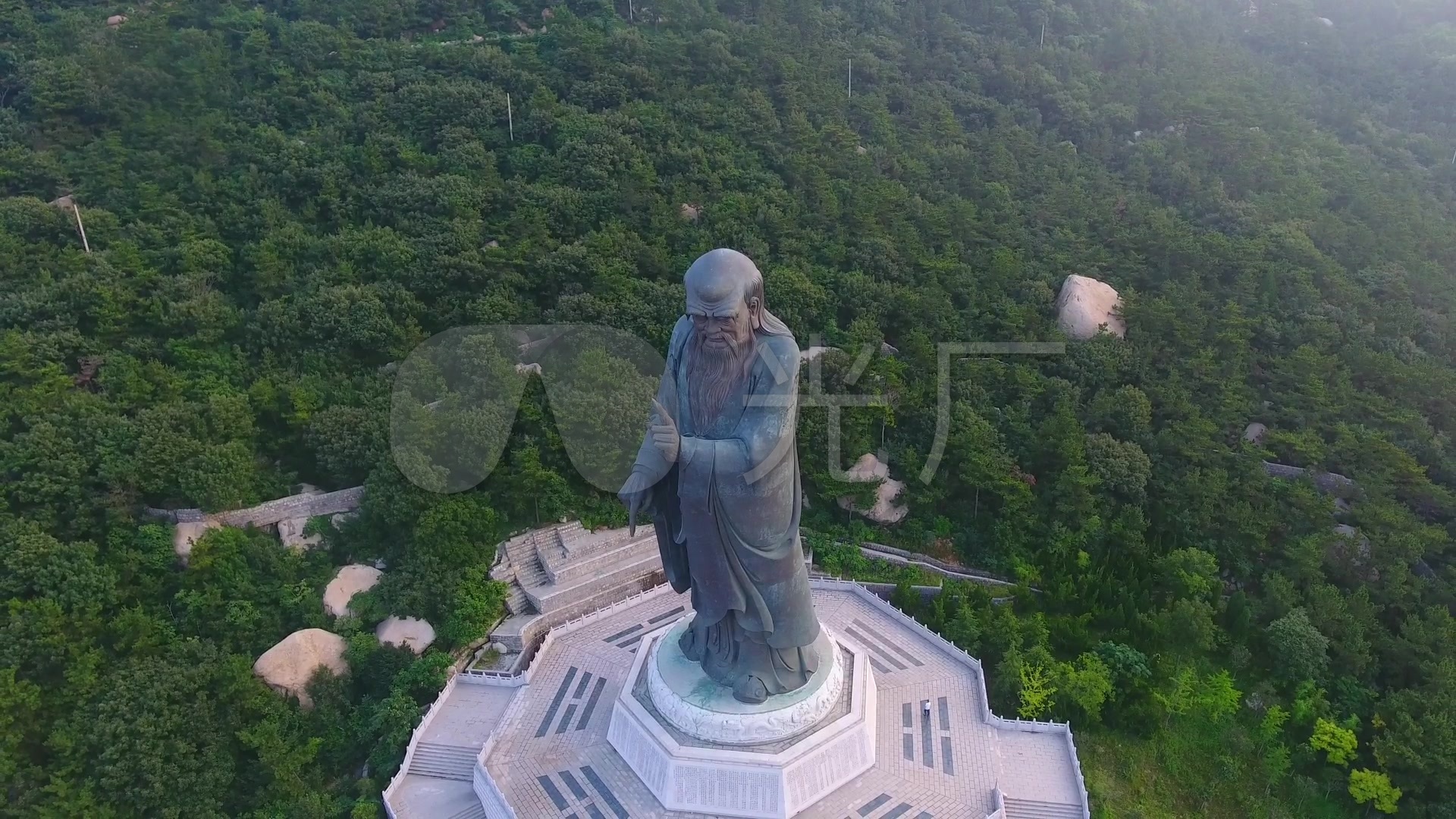 青岛崂山太清宫老子像多角度航拍_视频素材包下载(:)