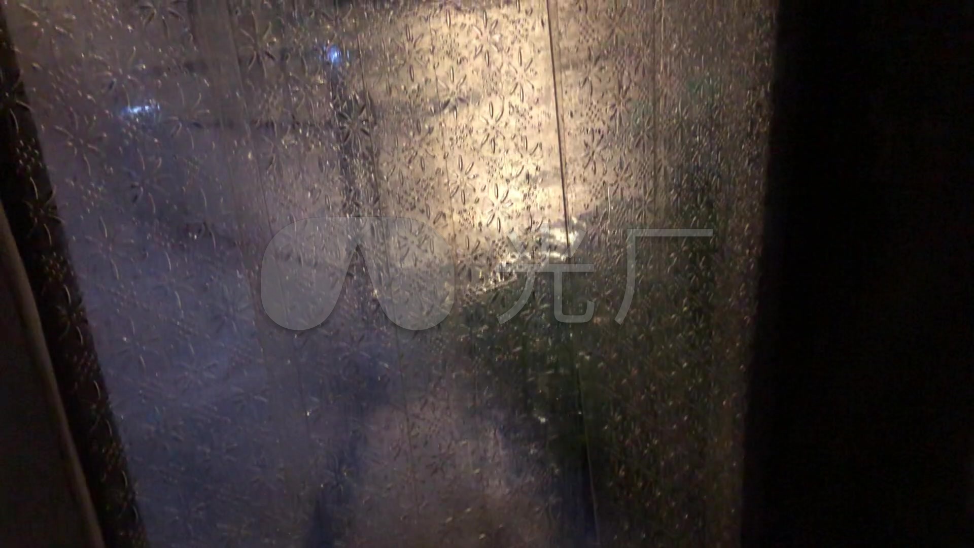 隔着帘子看雨_1920x1080_高清视频素材下载(编号:)