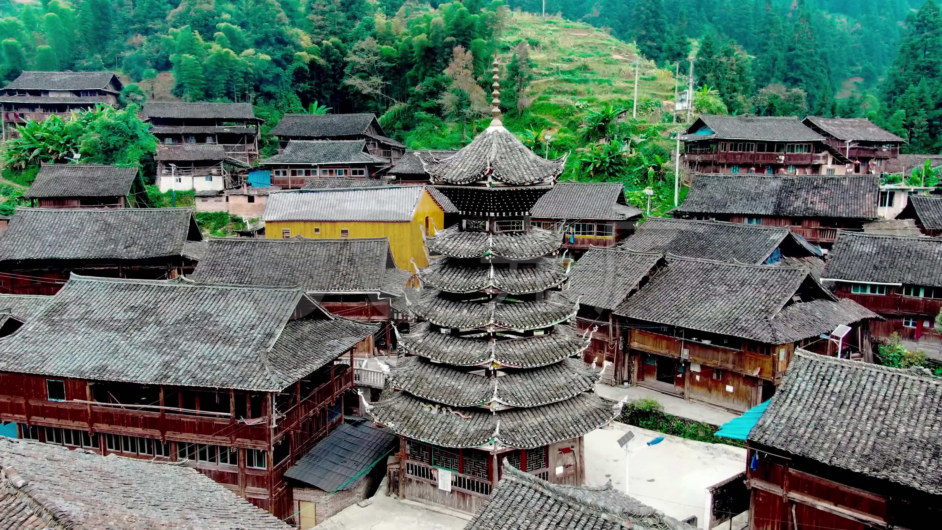 4k_航拍贵州榕江县大山中归柳村侗寨1_3840x2160_高清视频素材下载