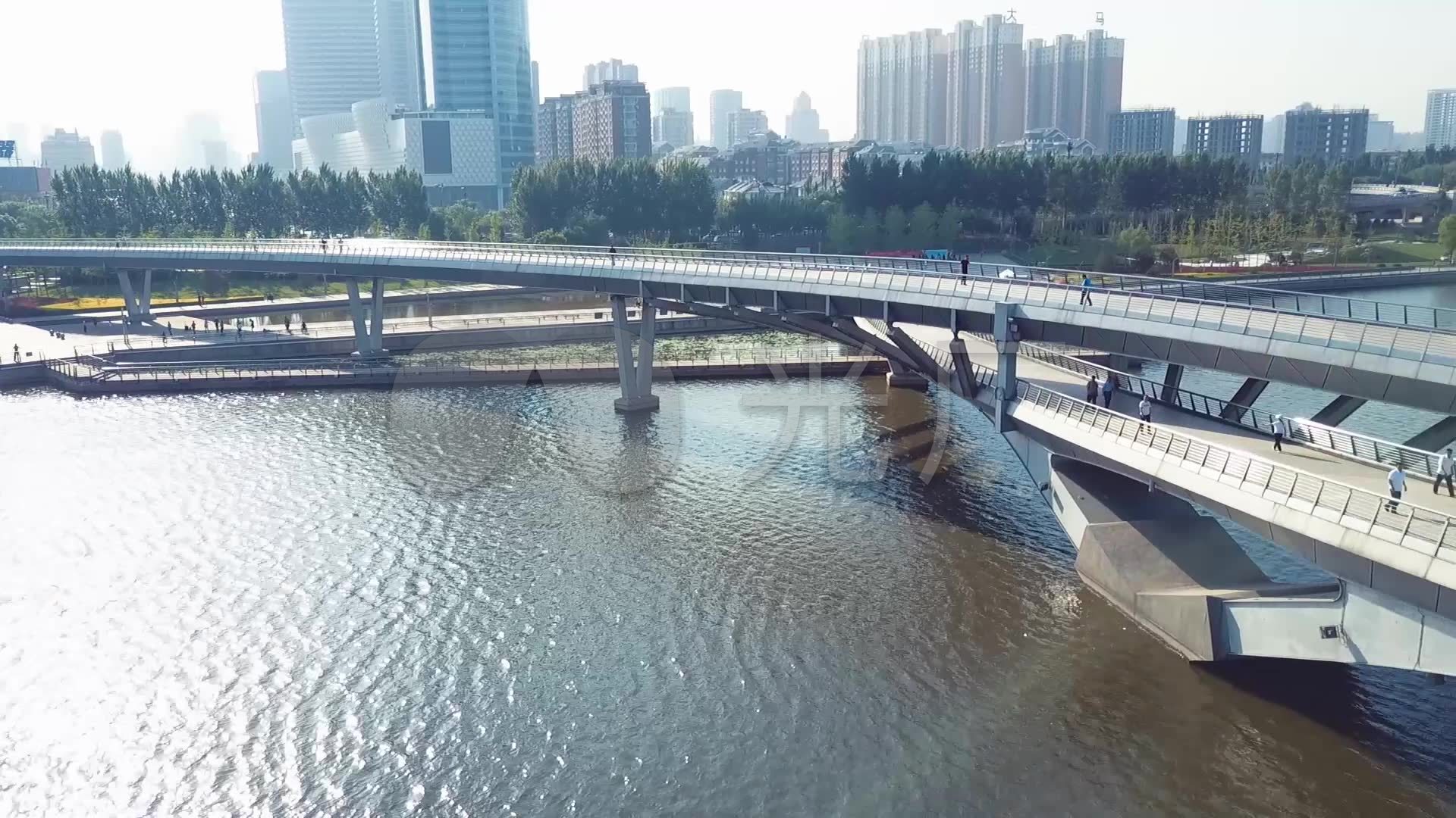 太原汾河景区步行桥河流高清航拍素材_1920x1080_高清视频素材下载
