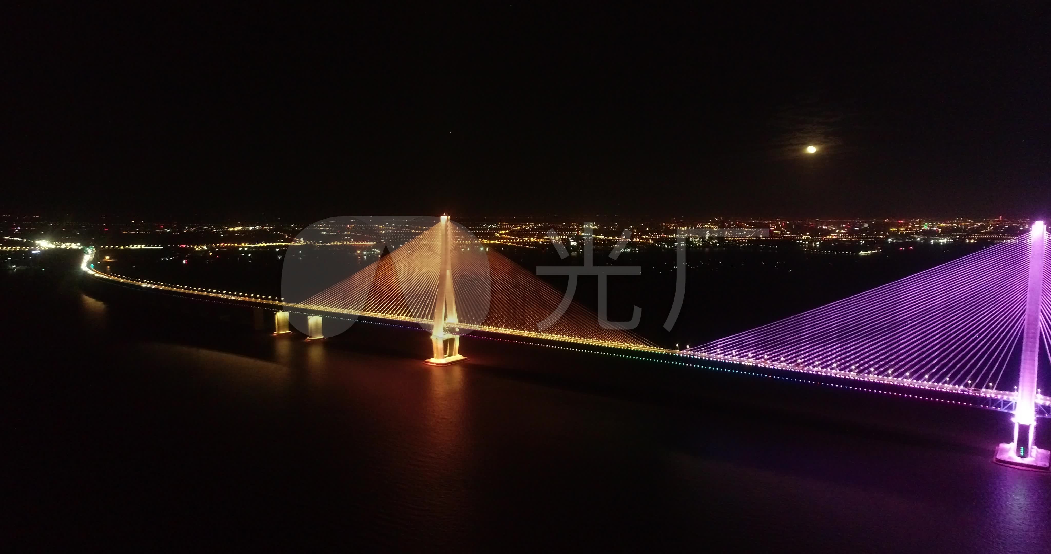 沪苏通大桥夜景灯光秀航拍_4096x2160_高清视频素材