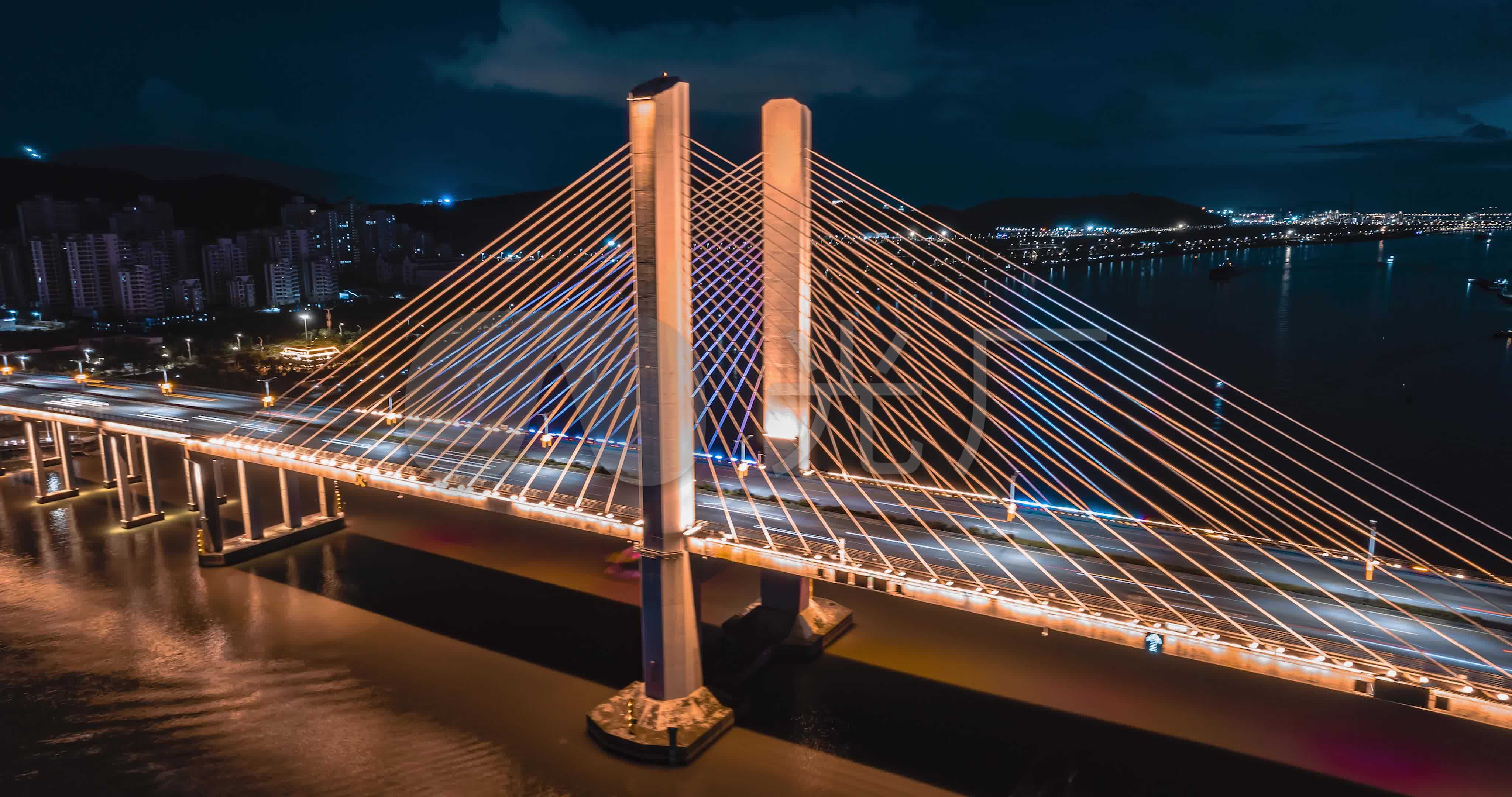珠海横琴大桥夜景环绕车流延时4k高清素材_4096x2160_高清视频素材
