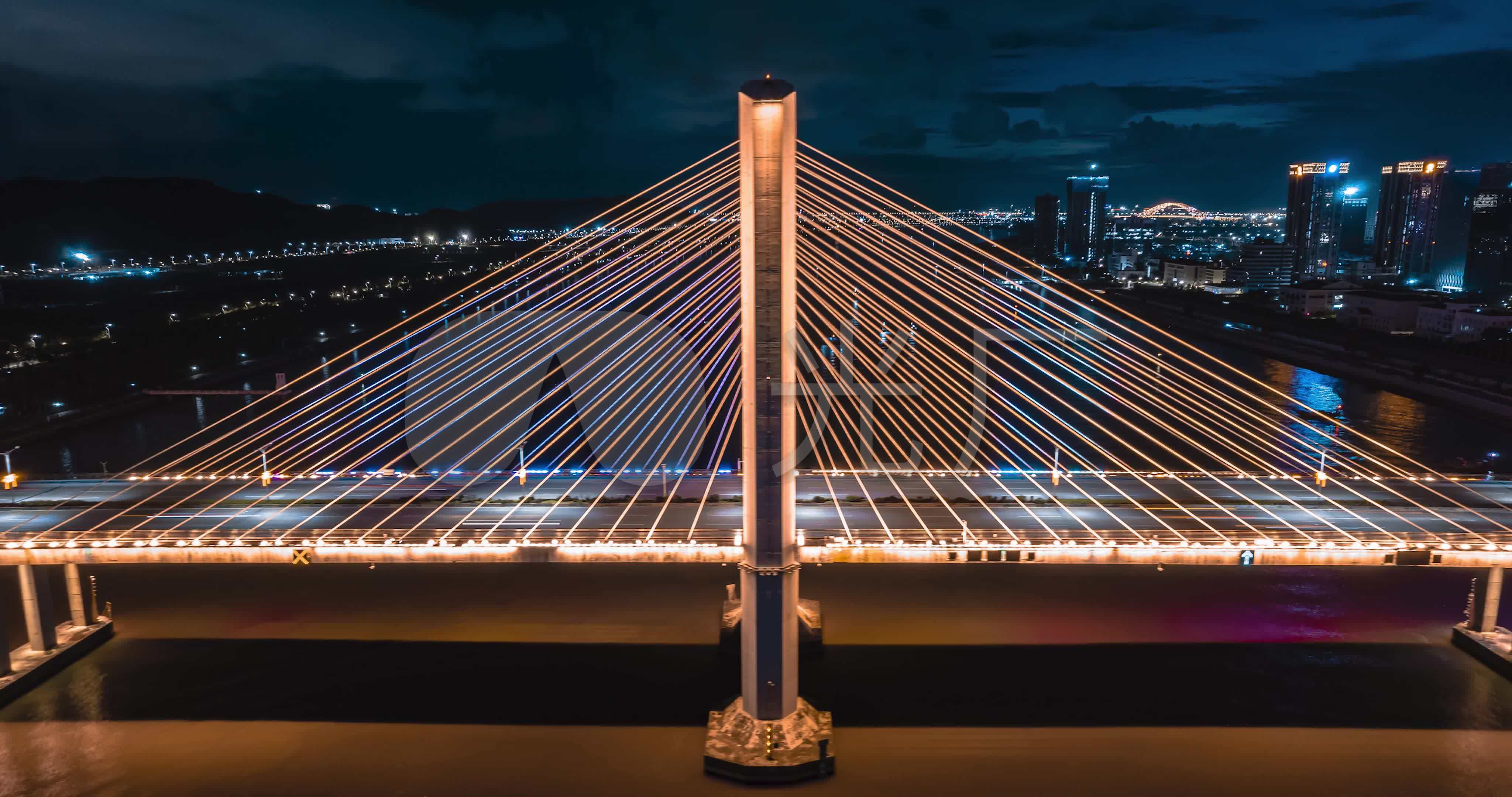 珠海横琴大桥夜景环绕车流延时4k高清素材_4096x2160_高清视频素材