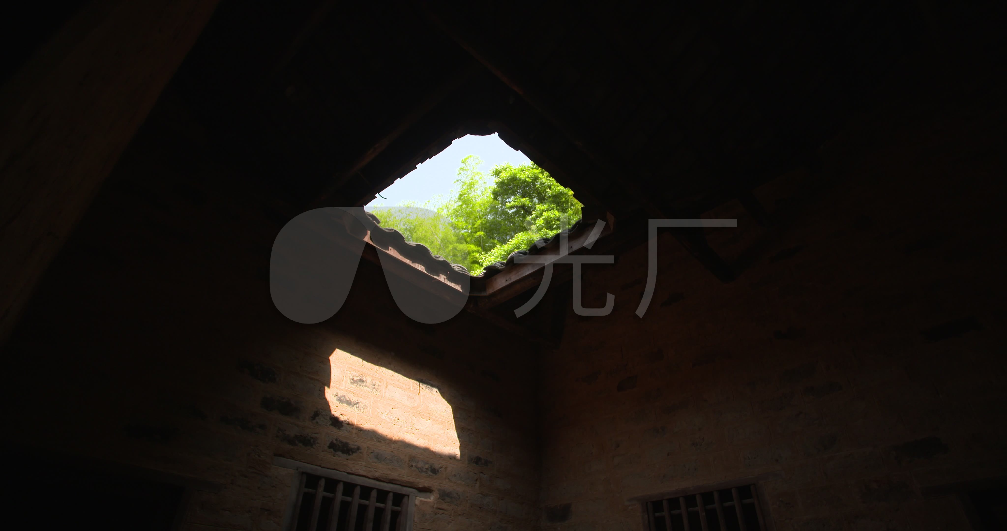 双峰大会堂蔡和森蔡畅故居老房子天窗树叶