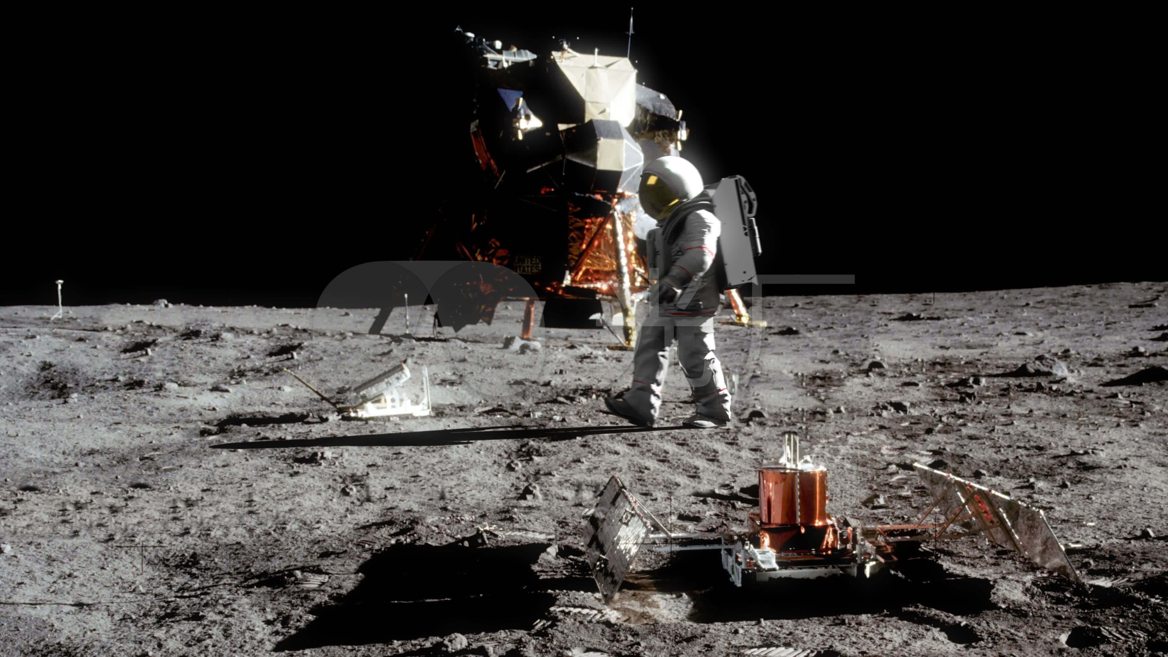 宇航员在月球上行走_3840x2160_高清视频素材下载(:)
