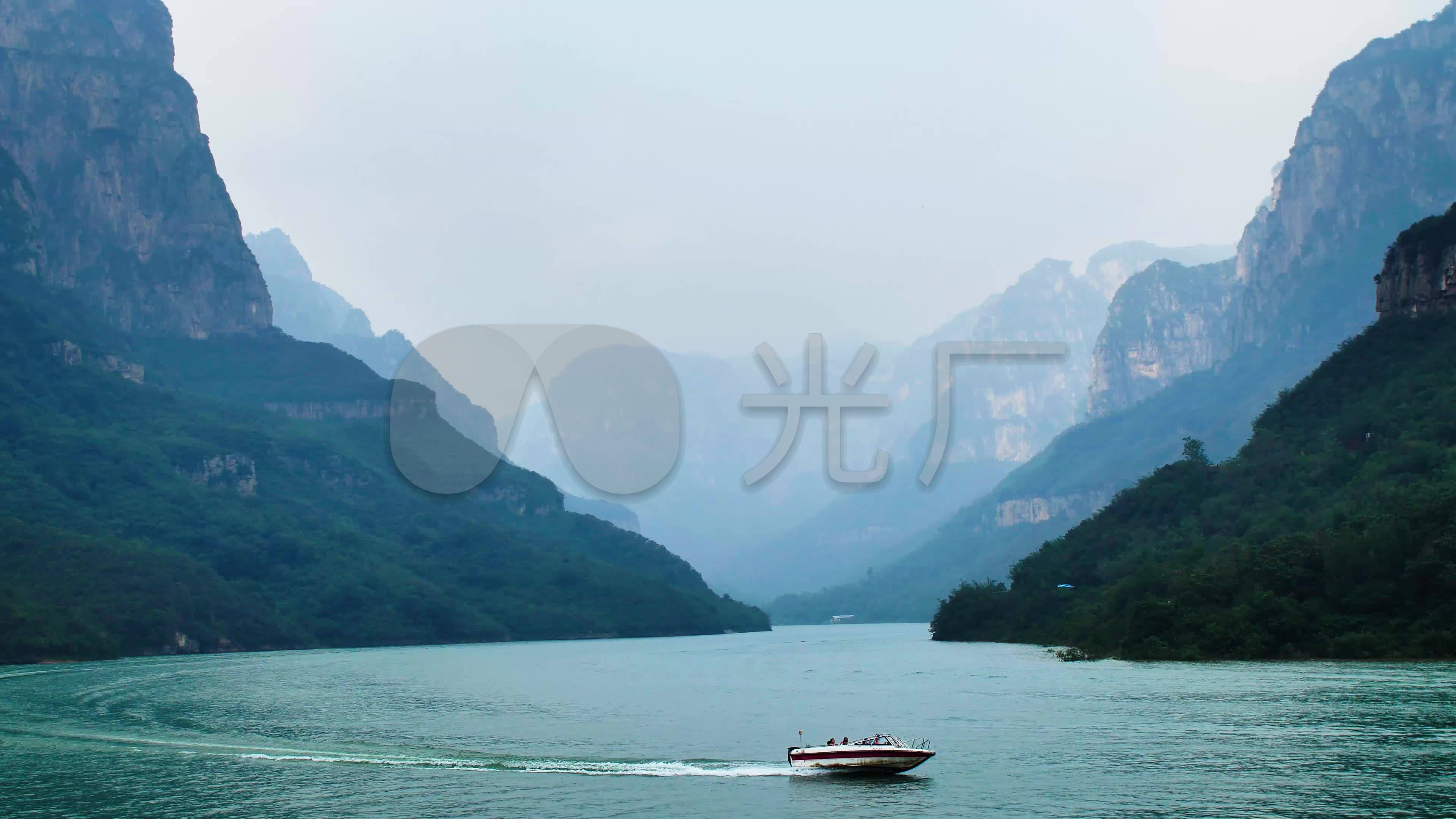 云台山子房湖快艇驶过_3840x2160_高清视频素材下载