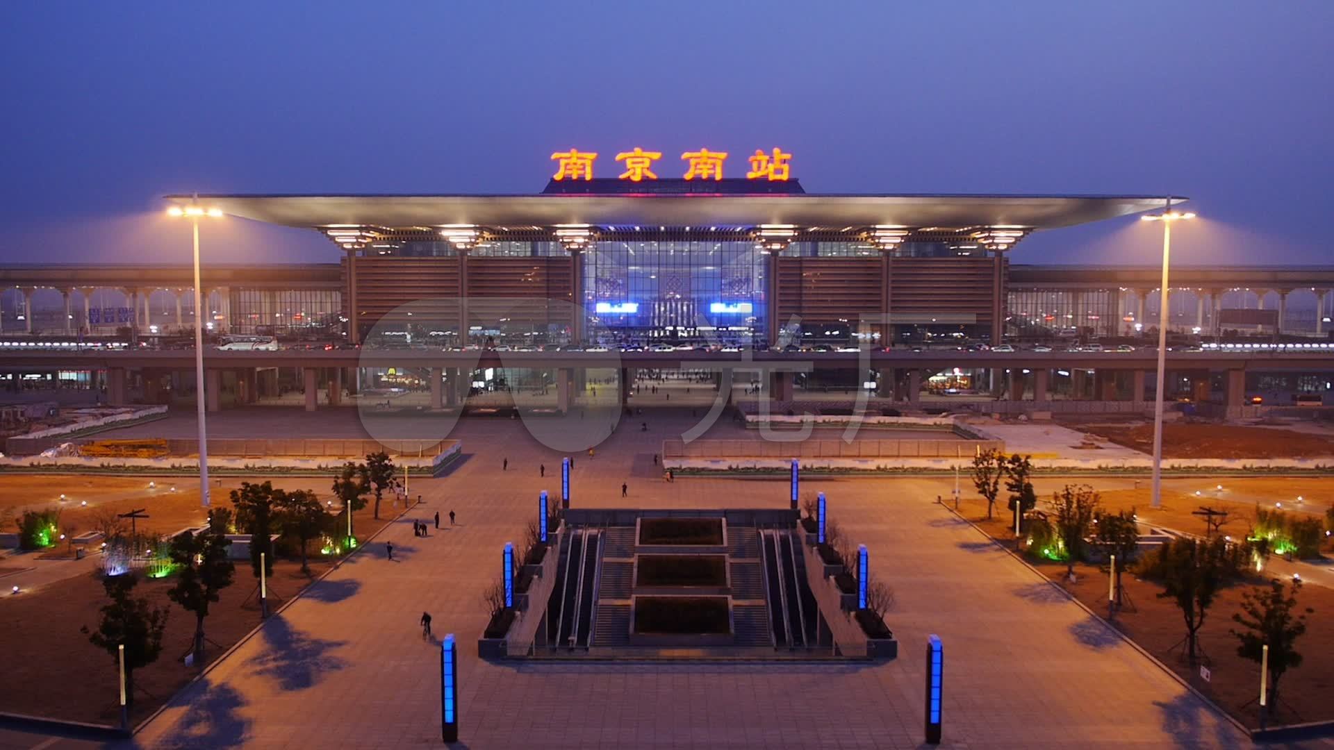 南京南站 航拍 夜景 高铁站 前广场