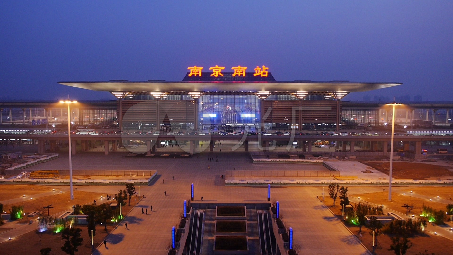 南京南站 航拍 夜景 高铁站 前广场