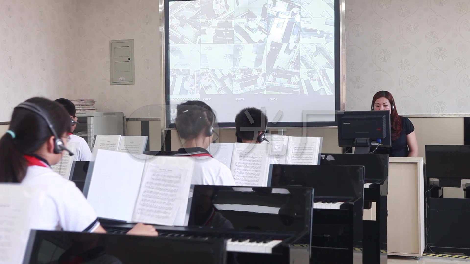 钢琴课_兴趣班_小学生_课外班_弹钢琴_1920x1080_高清视频素材下载