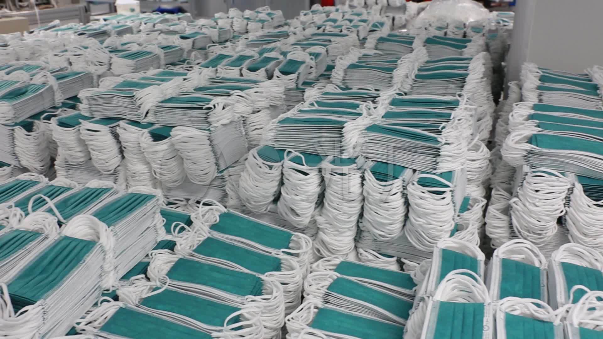 摆放整齐的成品口罩仓库