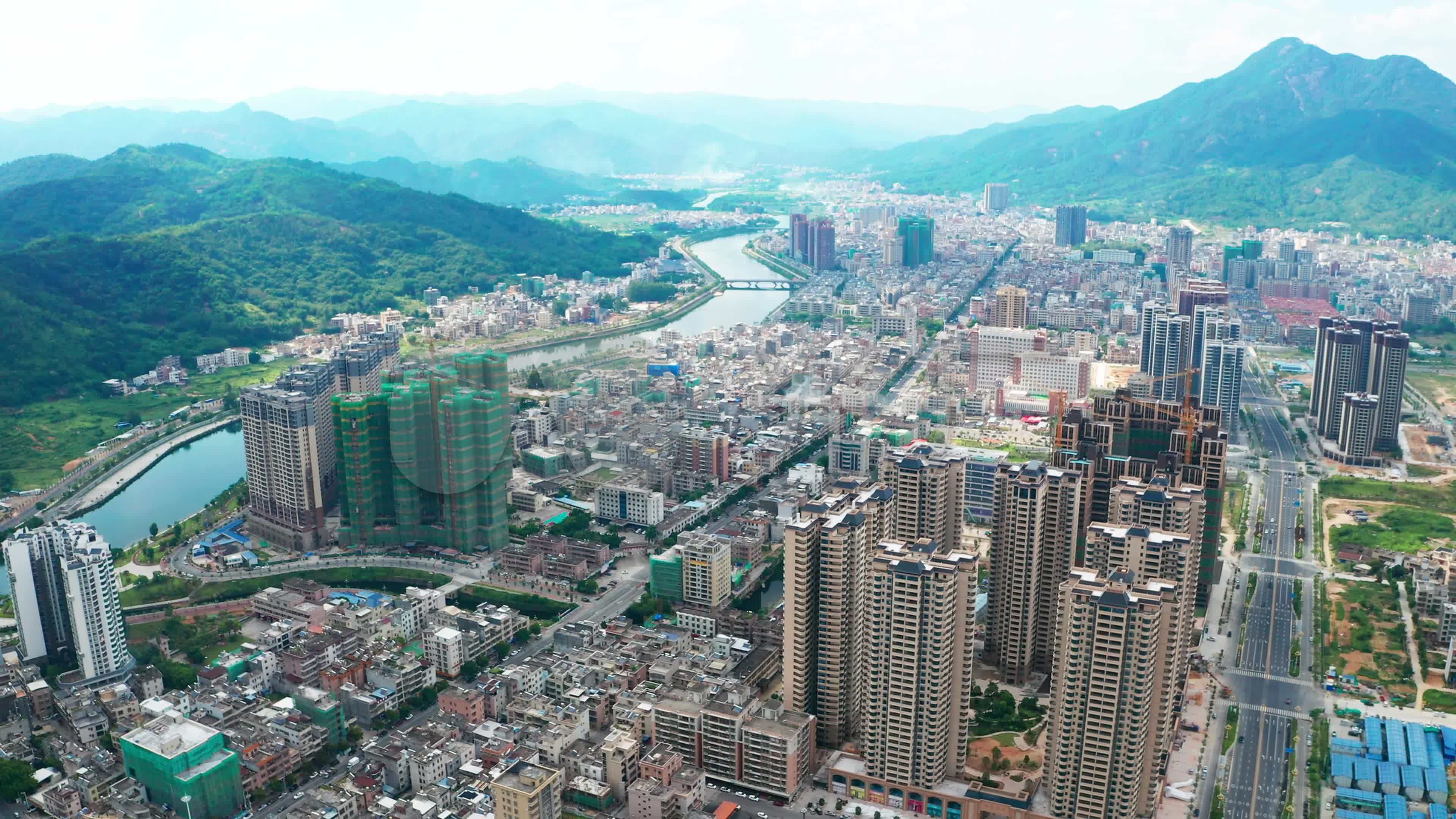 航拍广东汕尾市陆河县城市全景_3840x2160_高清视频