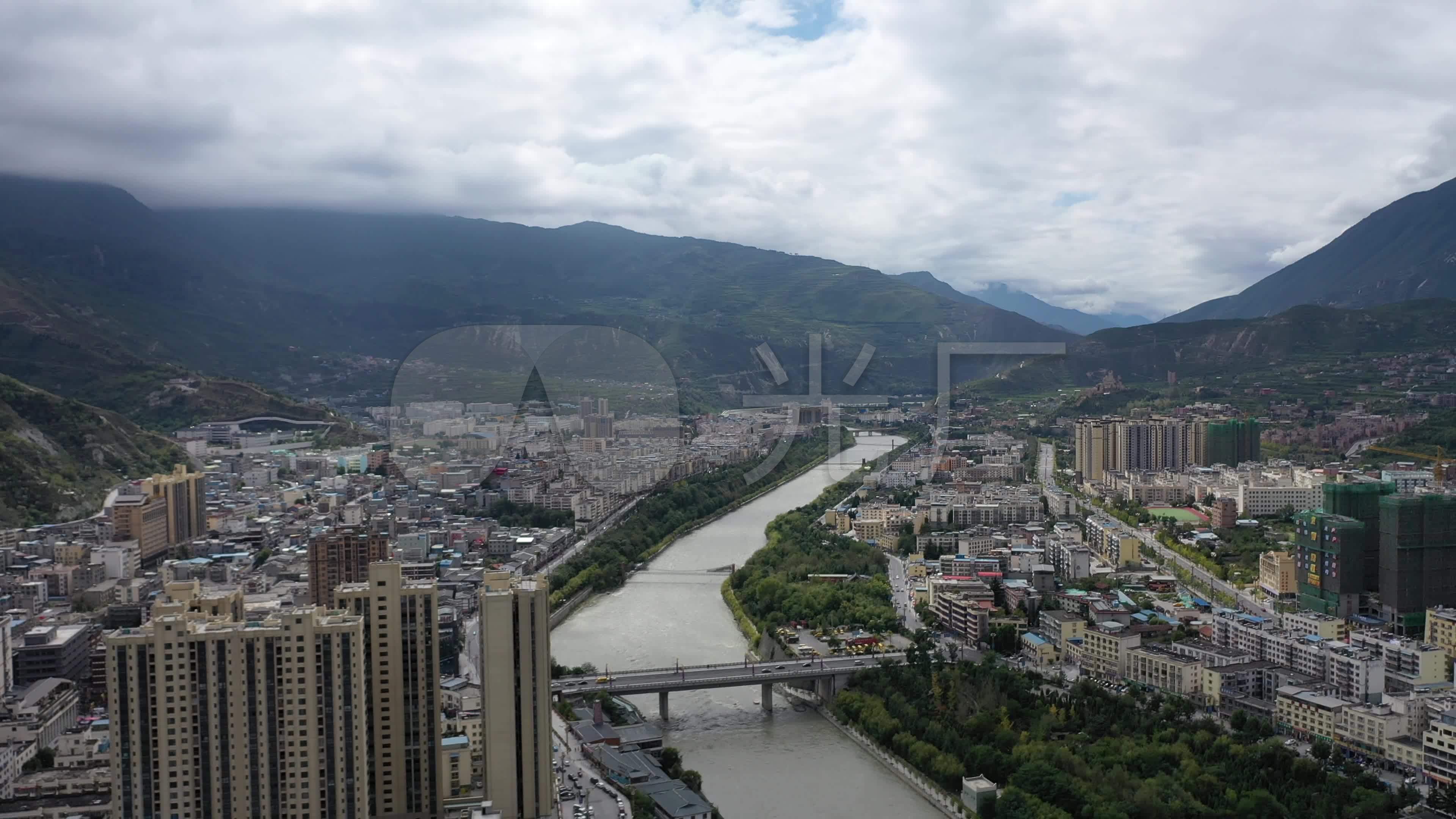 四川茂县县城城区航拍_3840x2160_高清视频素材下载