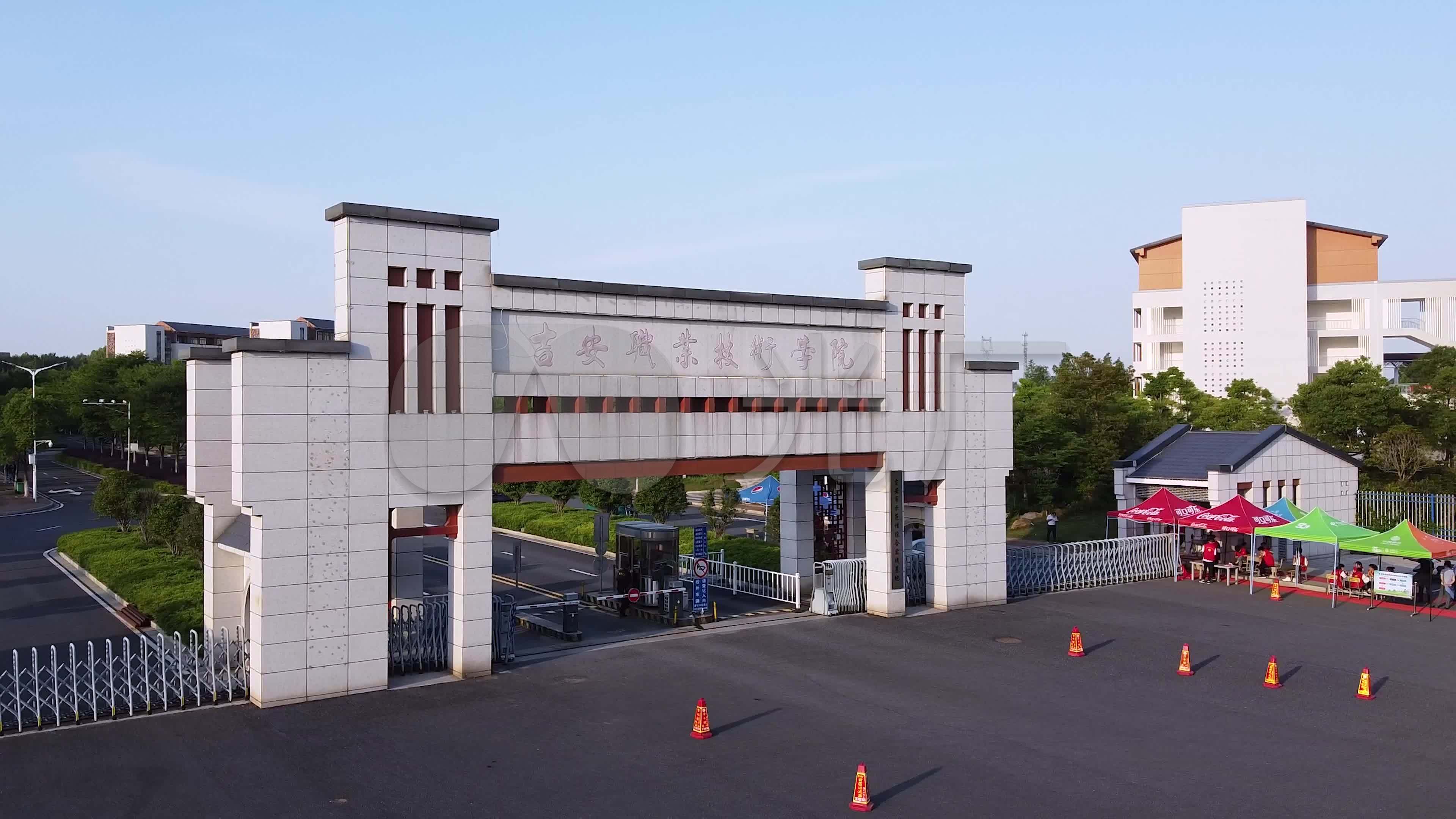 吉安职业技术学院校门_3840x2160_高清视频素材下载