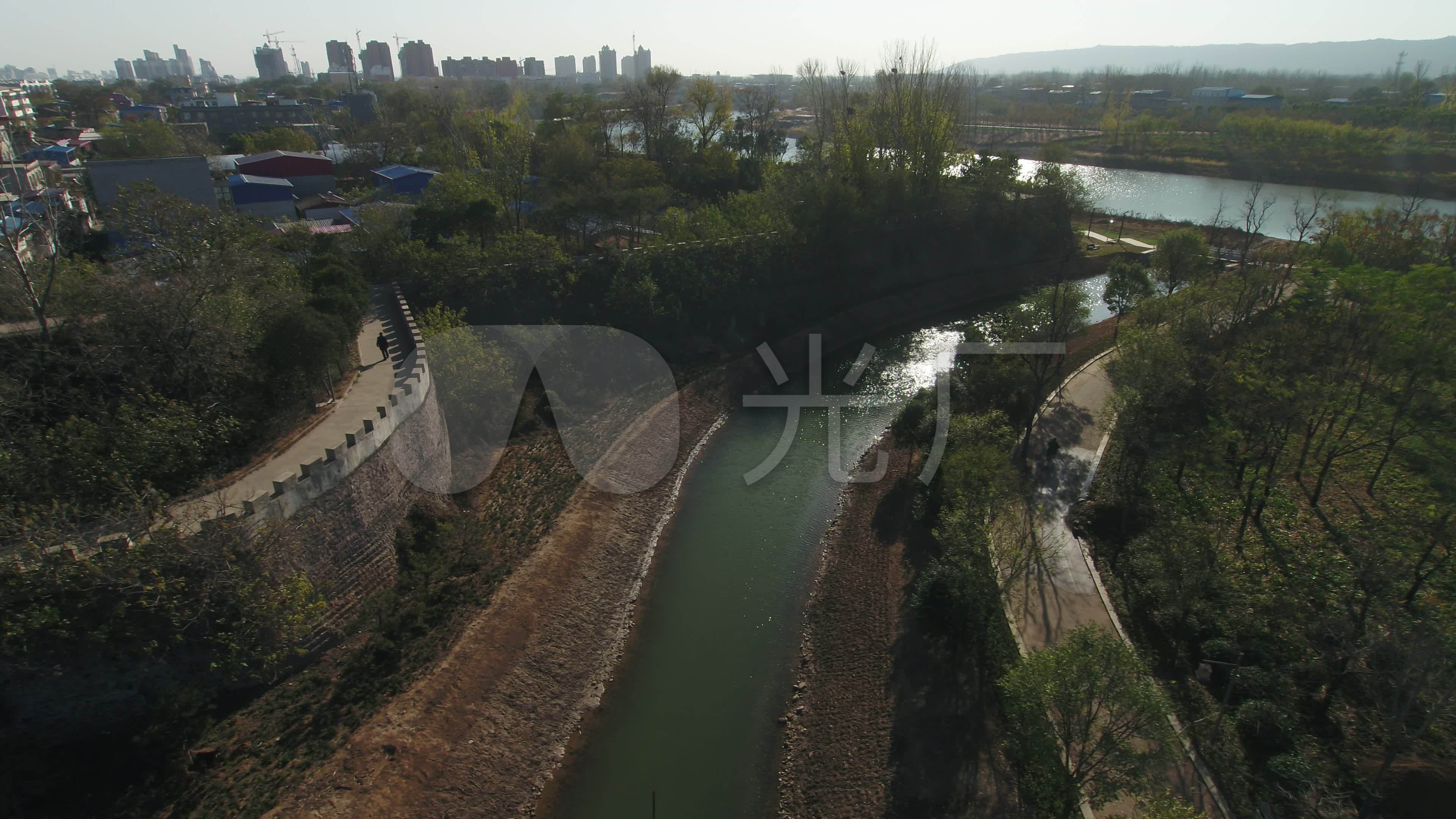 古城墙汝河河流阳光波光粼粼_3840x2160_高清视频素材下载(编号