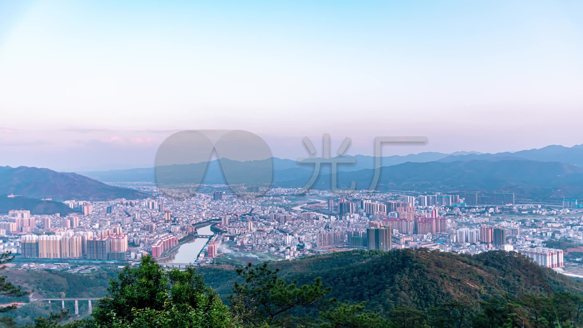 延时摄影拍摄广西梧州岑溪市城市全景图