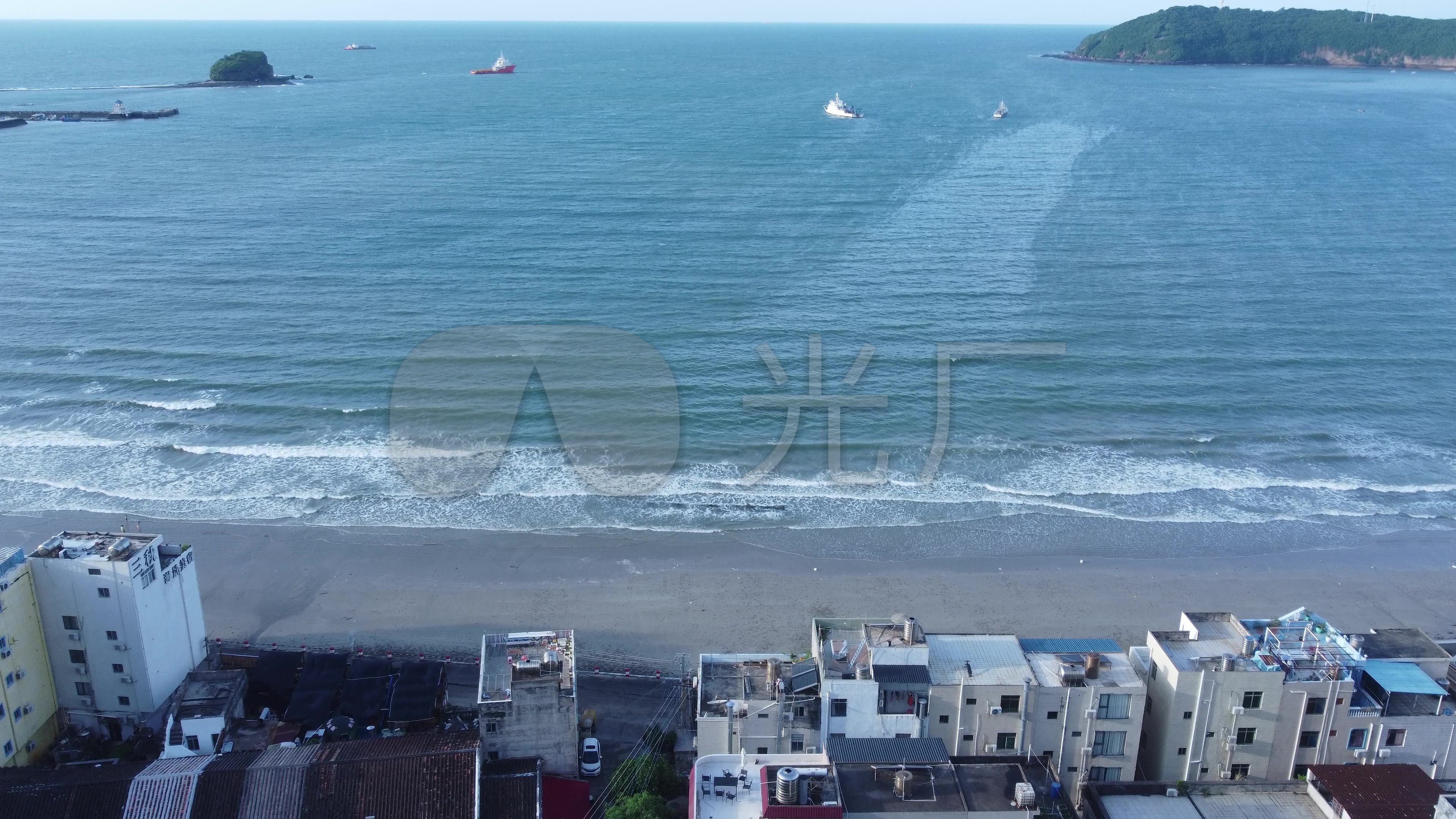 海浪海滩岛屿北海涠洲岛航拍4k夏日宽阔