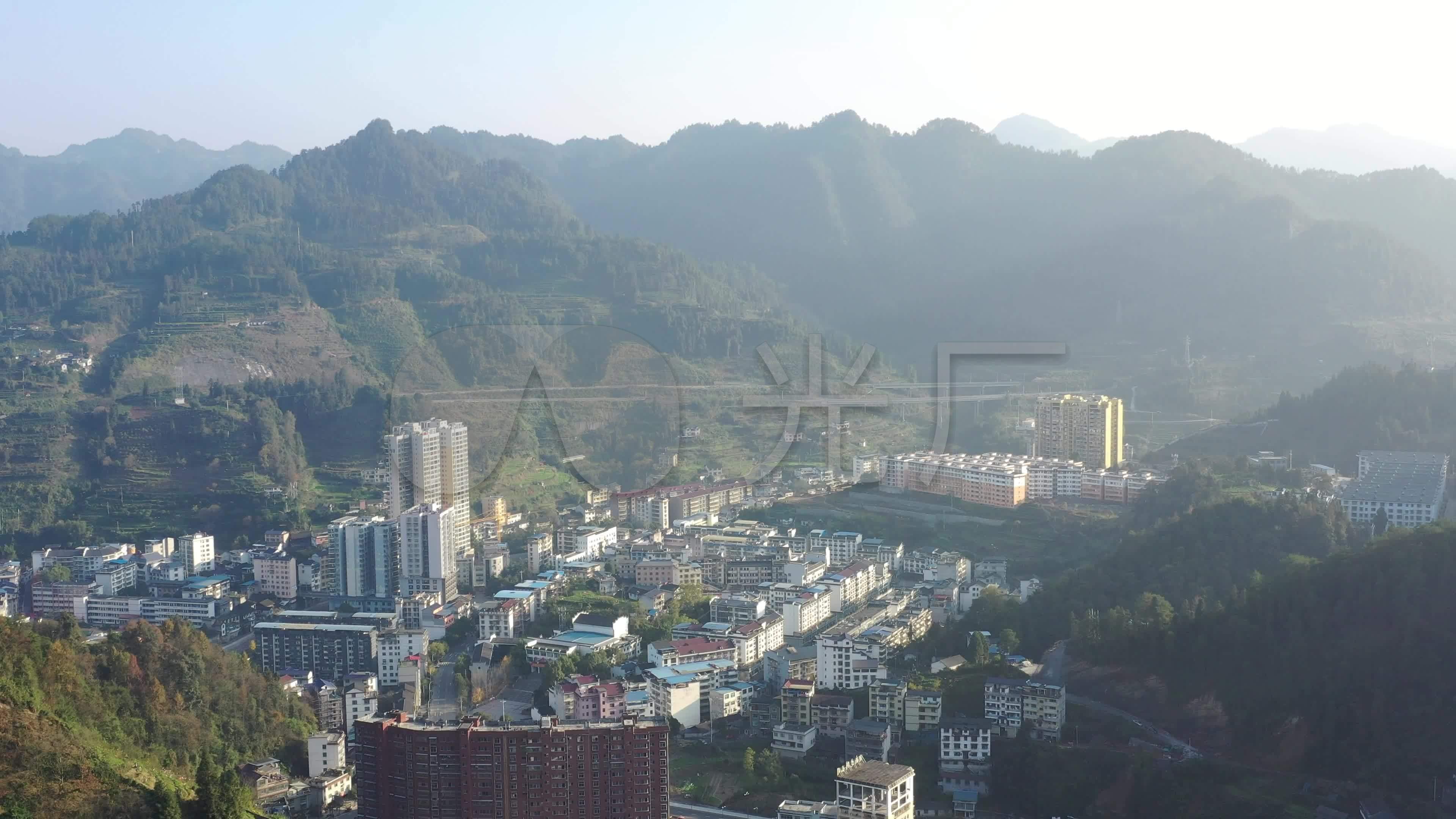 4k航拍湘西土家族苗族自治州古丈县城_3840x2160_高清视频素材下载