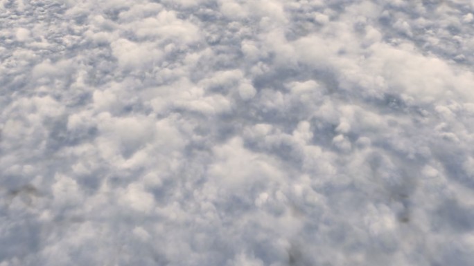 Maya写实俯视穿越云层
