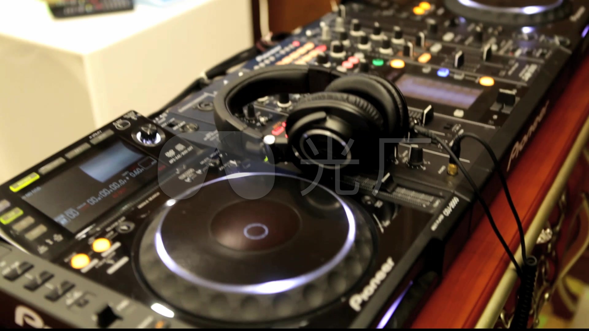 音乐打碟机电音dj舞曲