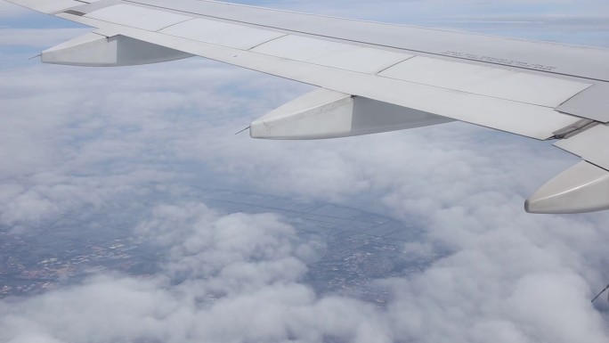 飞机上实拍白云