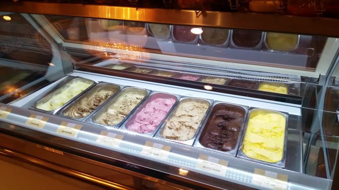 冰激凌柜台冰淇淋哈根达斯