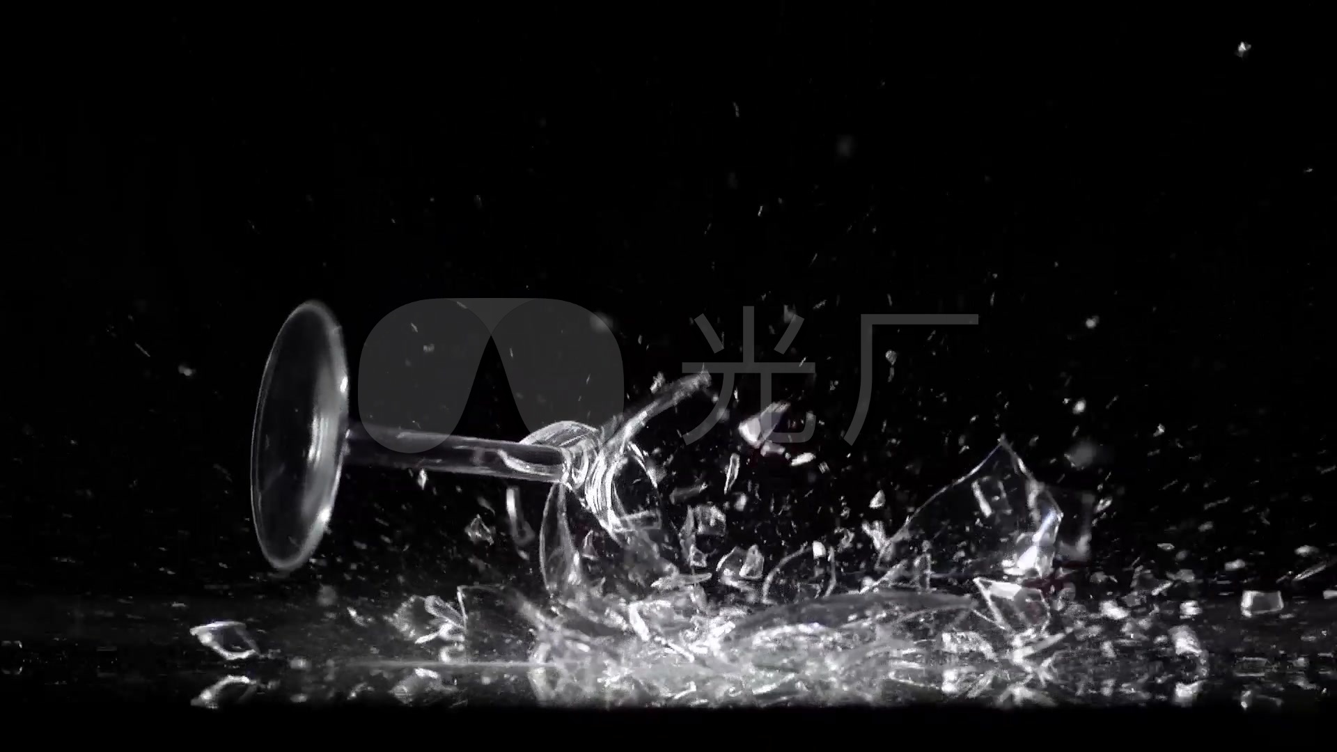 水杯破碎 - 871201801作品 - 作品 - 直线网 - 最专业的视频教程平台