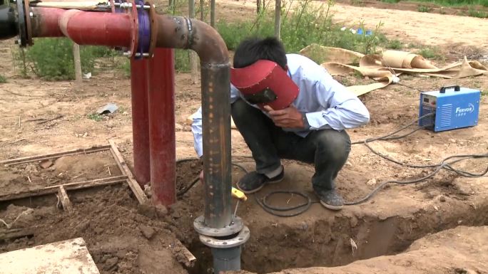 实拍水利设施施工节水灌溉